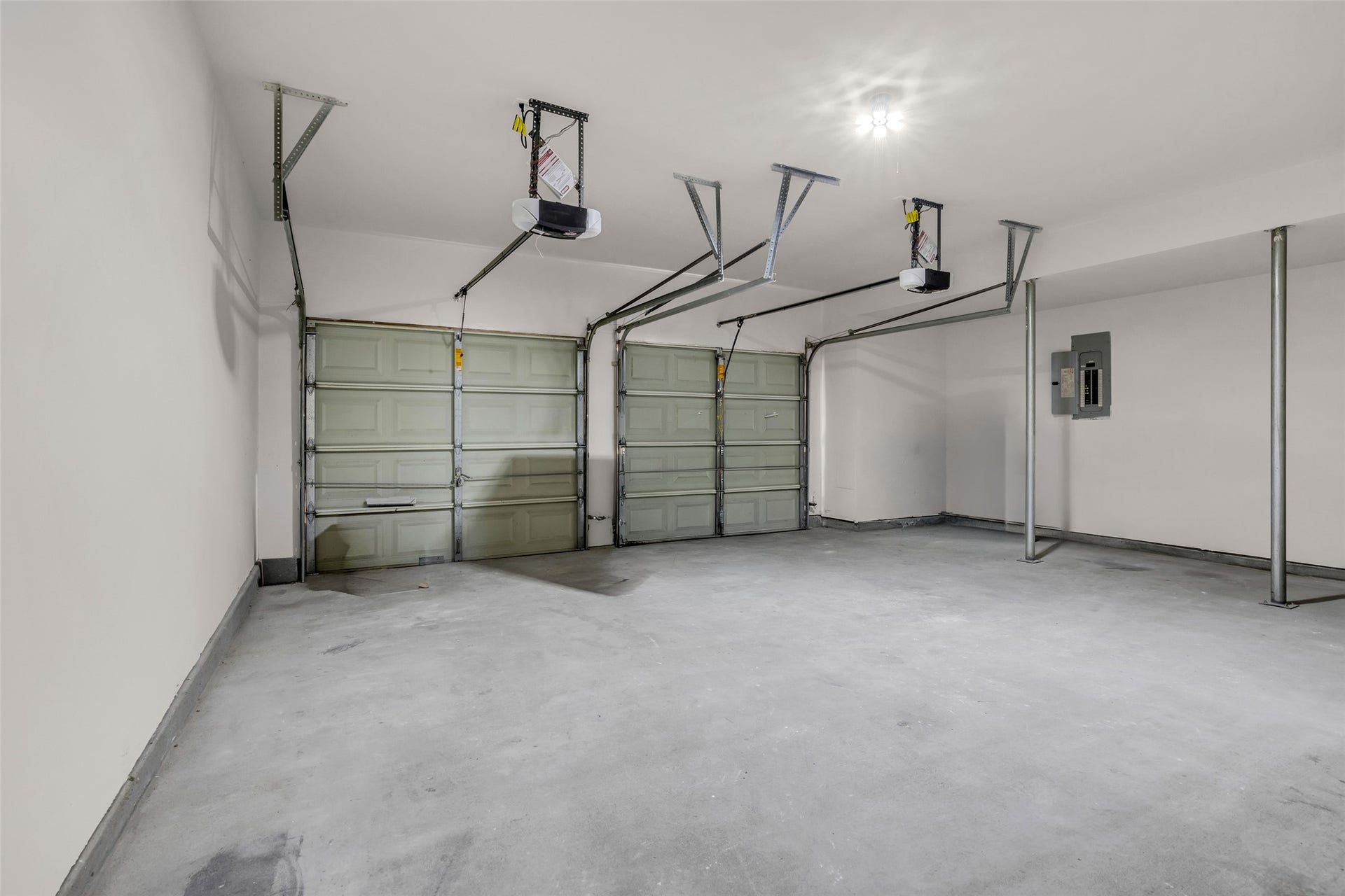22002 Madera Canyon Court, Richmond, TX 77469 Bring your cars in! Brand new 2 garage openers!