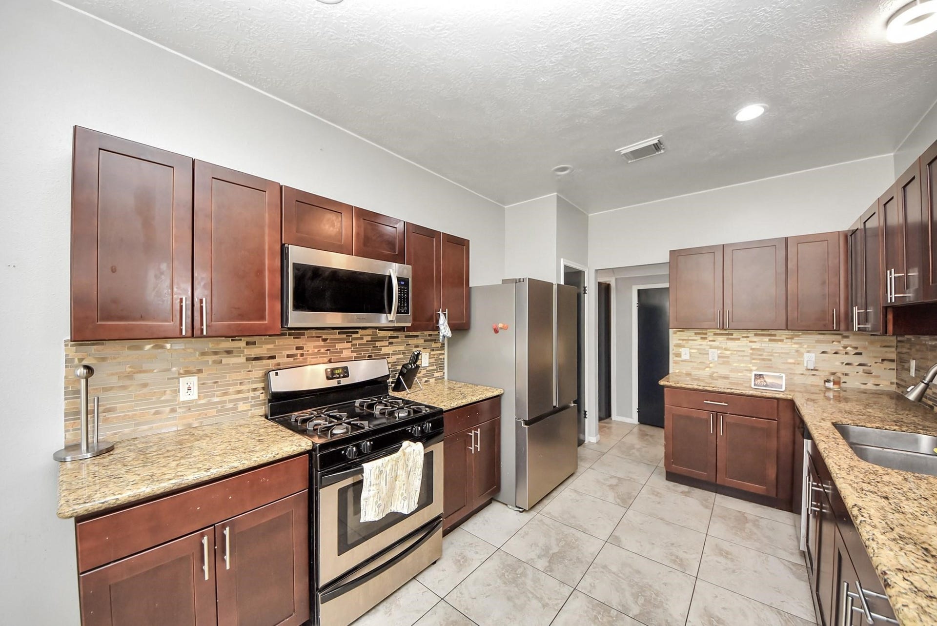 16111 Copper Canyon Drive, Friendswood, TX 77546 16111 Copper Canyon Drive, Friendswood, TX 77546