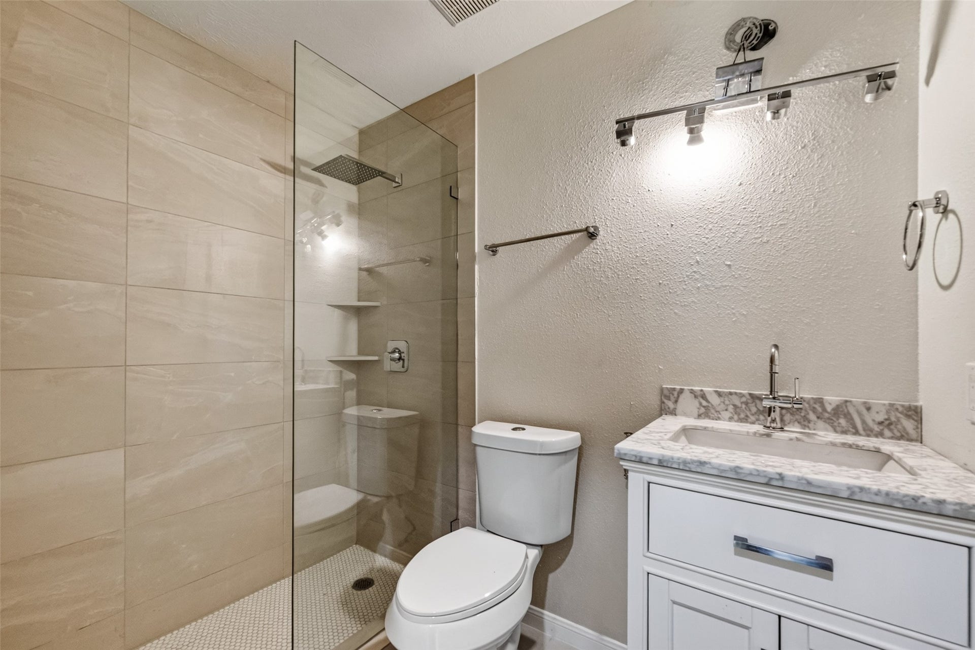 2210 Laurel River Bend, Houston, TX 77014 2210 Laurel River Bend, Houston, TX 77014