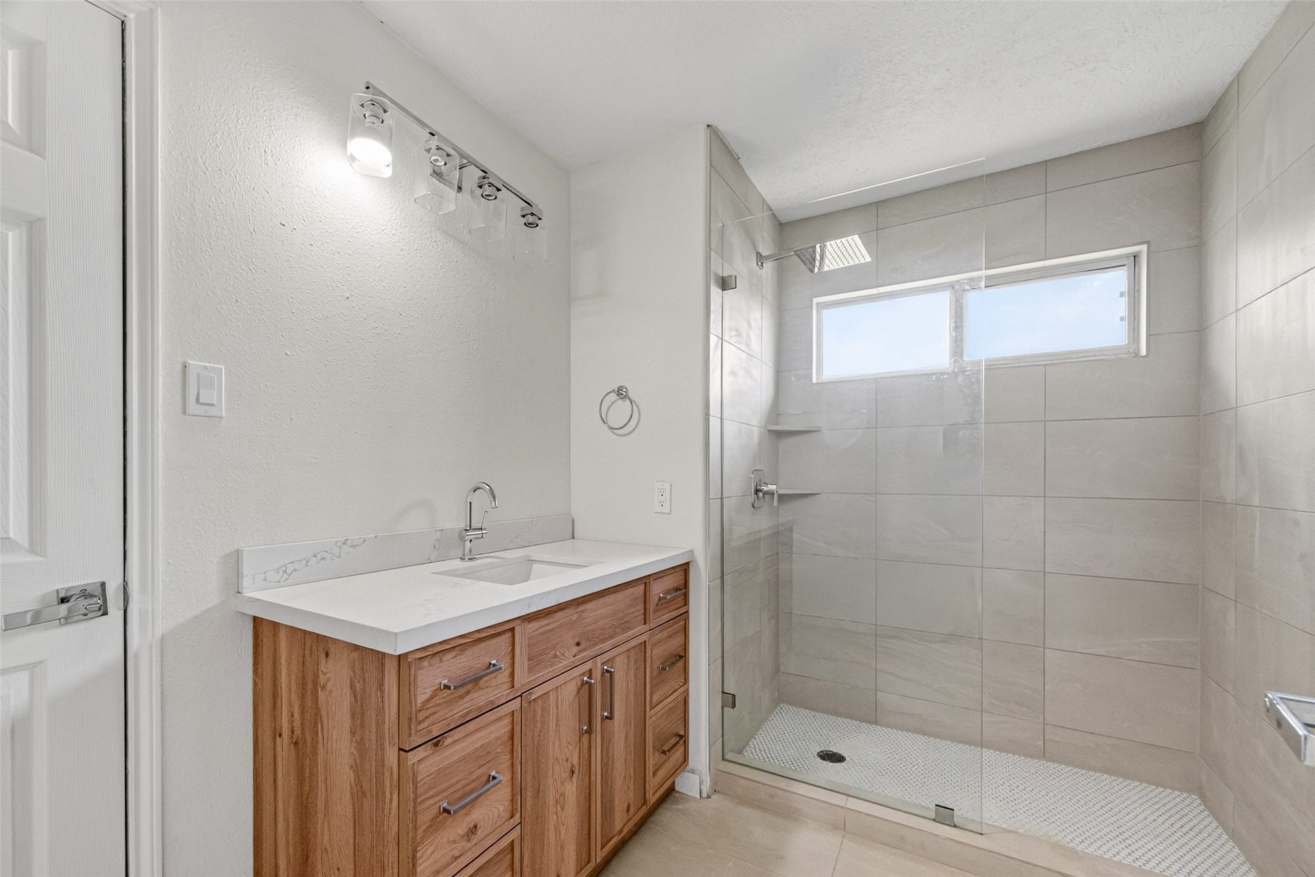 2210 Laurel River Bend, Houston, TX 77014 2210 Laurel River Bend, Houston, TX 77014