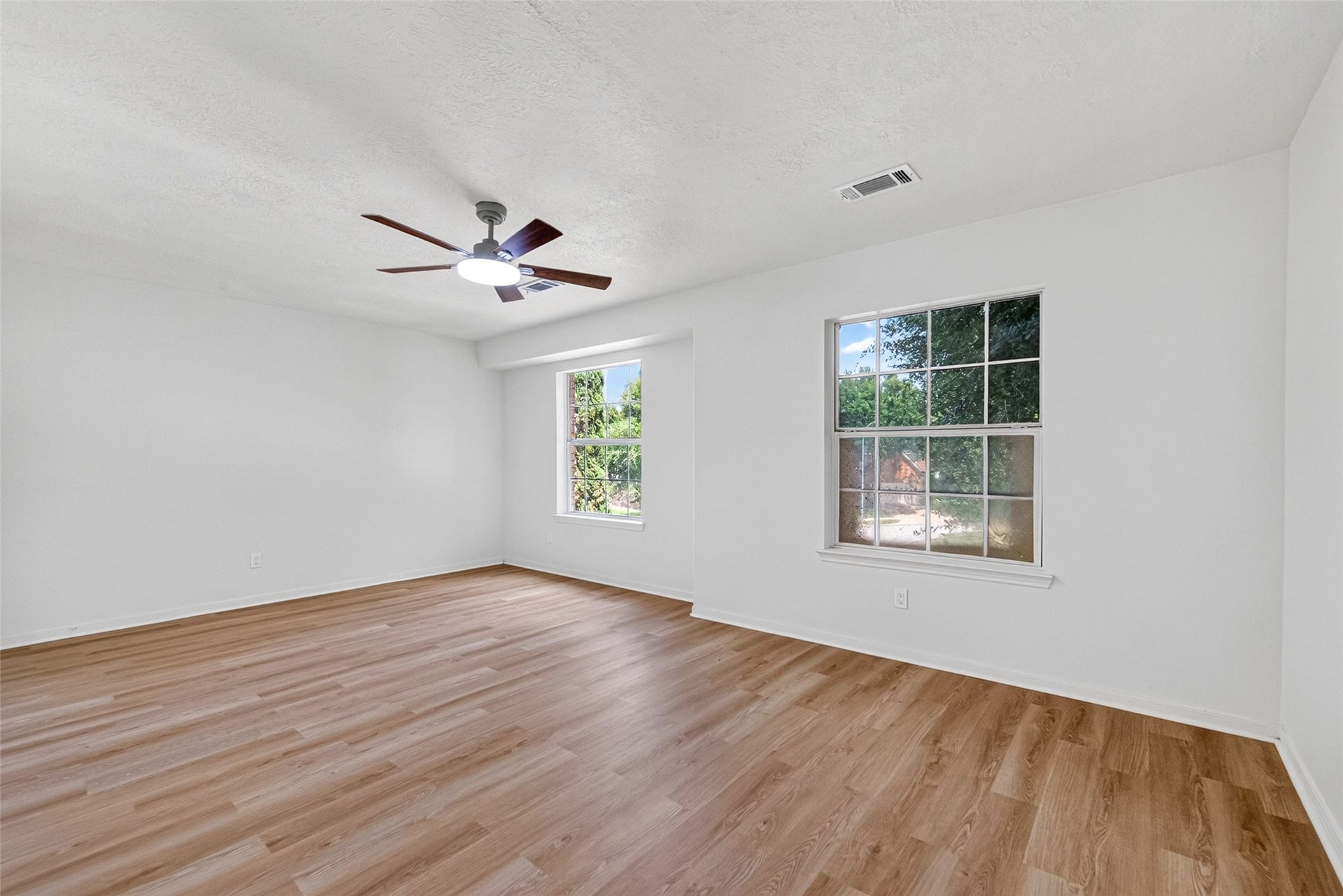 2210 Laurel River Bend, Houston, TX 77014 2210 Laurel River Bend, Houston, TX 77014