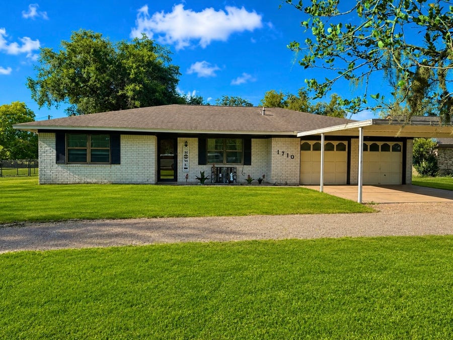 Property photo for 1710 North Road, Lake Jackson, TX