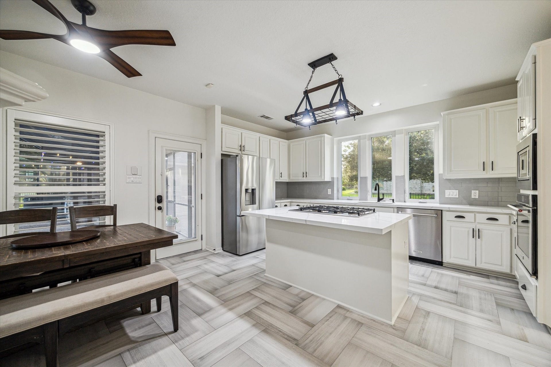 4107 Wentworth Drive, Fulshear, TX 77441 Kitchen and breakfast open area great for staying connected to everyone!