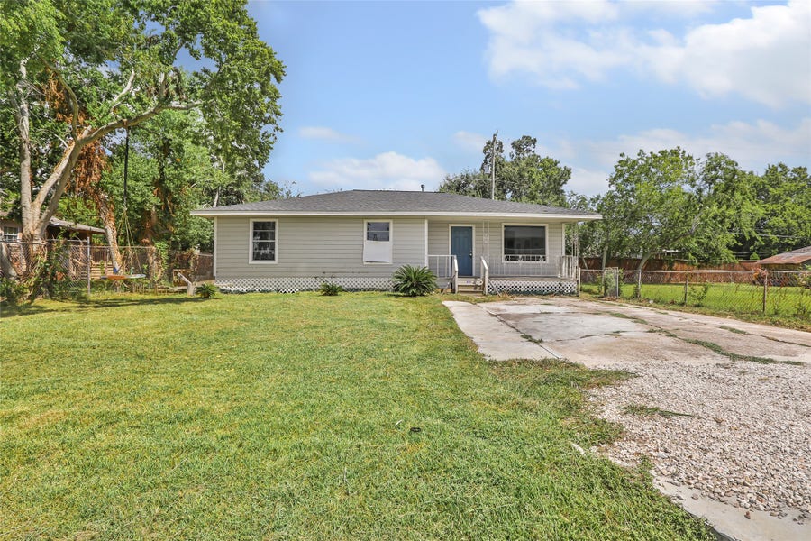 Property photo for 234 Bay Oaks Drive, La Porte, TX