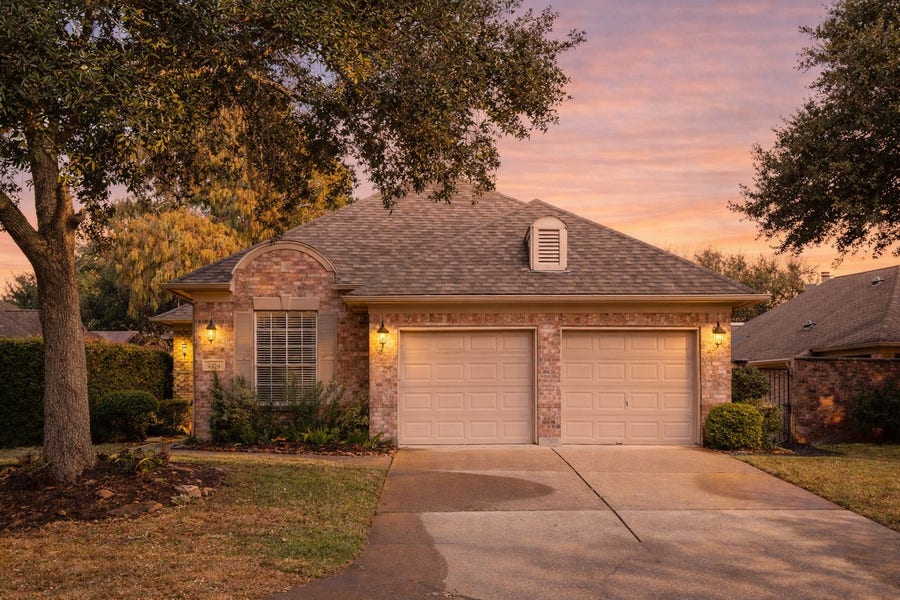 Property photo for 2434 Fairway Pointe Drive, League City, TX