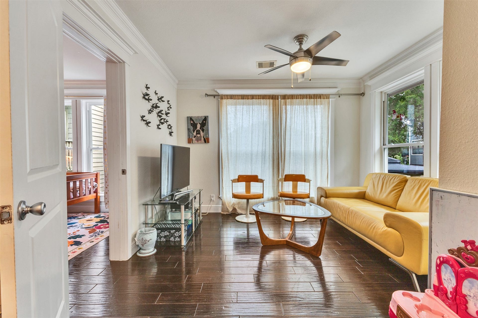 827 W 19th Street and 829 W 19th Street, Houston, TX 77008 Upstairs living room/family room