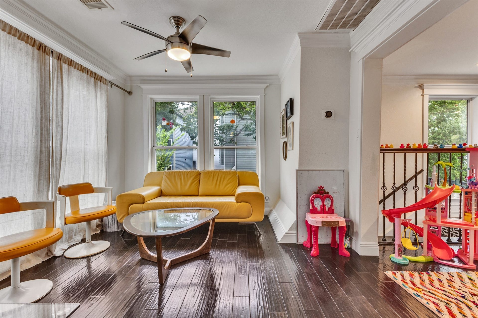 827 W 19th Street and 829 W 19th Street, Houston, TX 77008 Alternate view of upstairs living room/family room