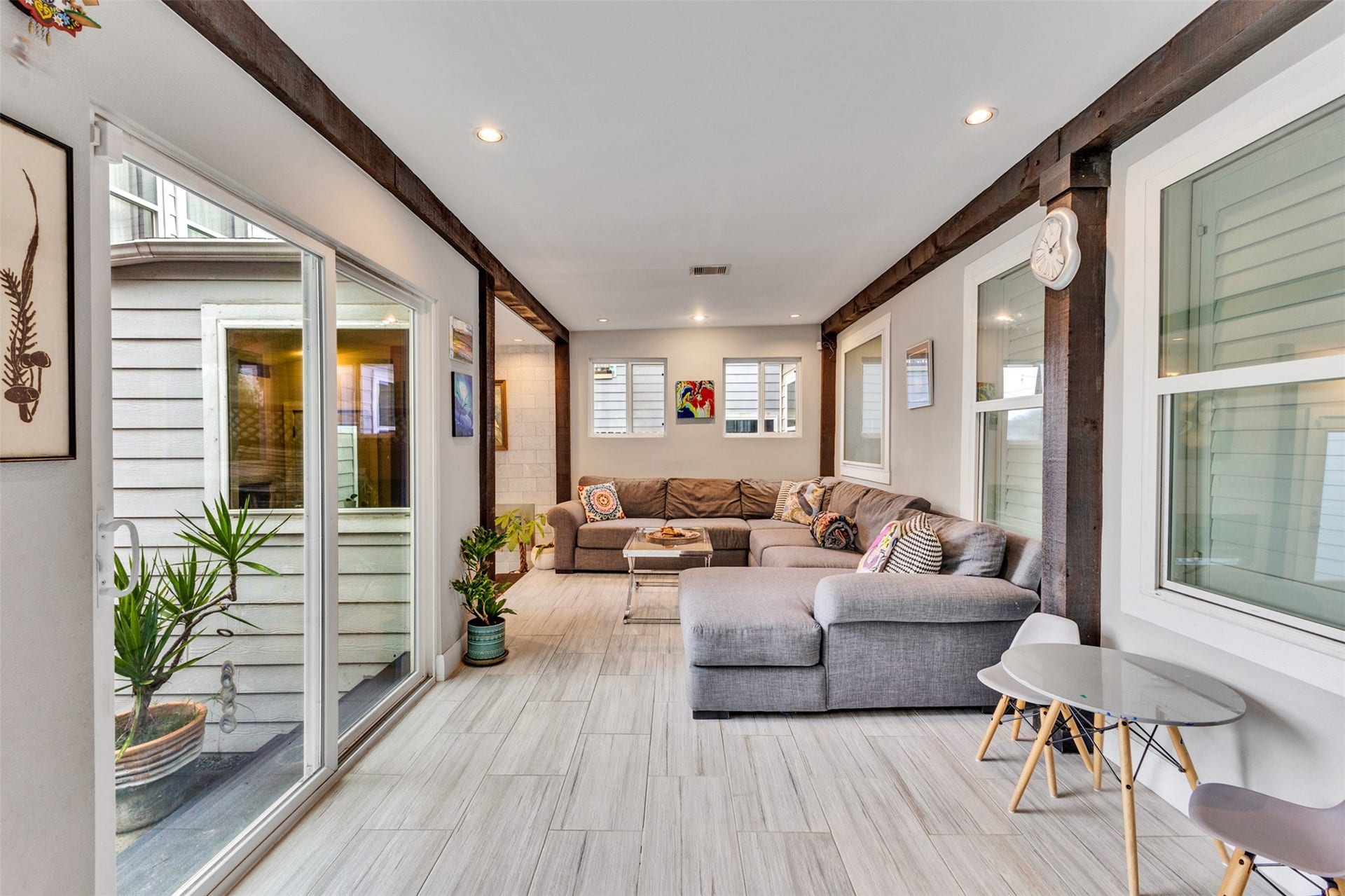 827 W 19th Street and 829 W 19th Street, Houston, TX 77008 Sunroom or den