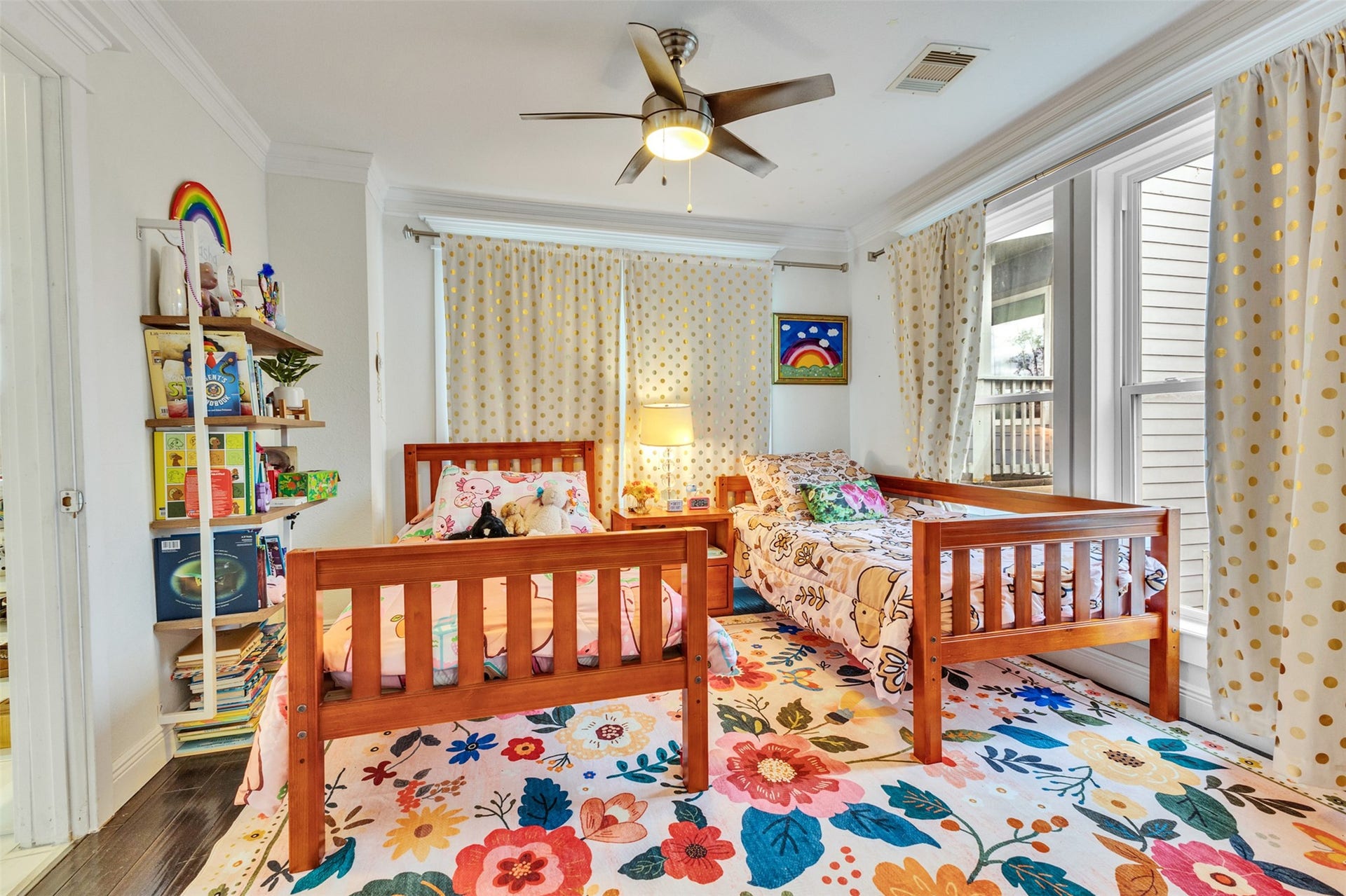 827 W 19th Street and 829 W 19th Street, Houston, TX 77008 One of two upstairs bedrooms