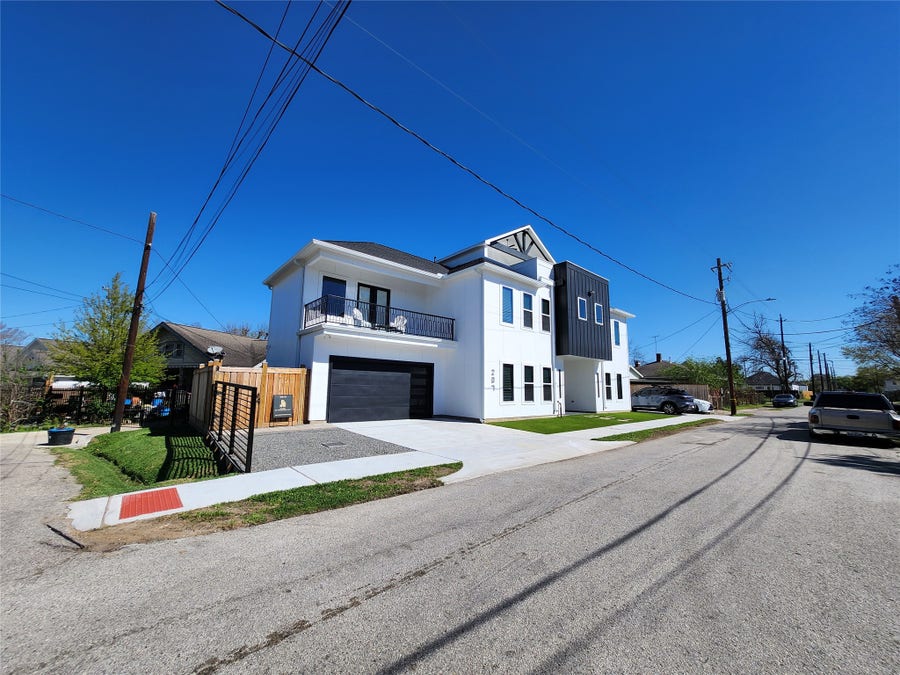 Property photo for 207 Carl Street, Houston, TX