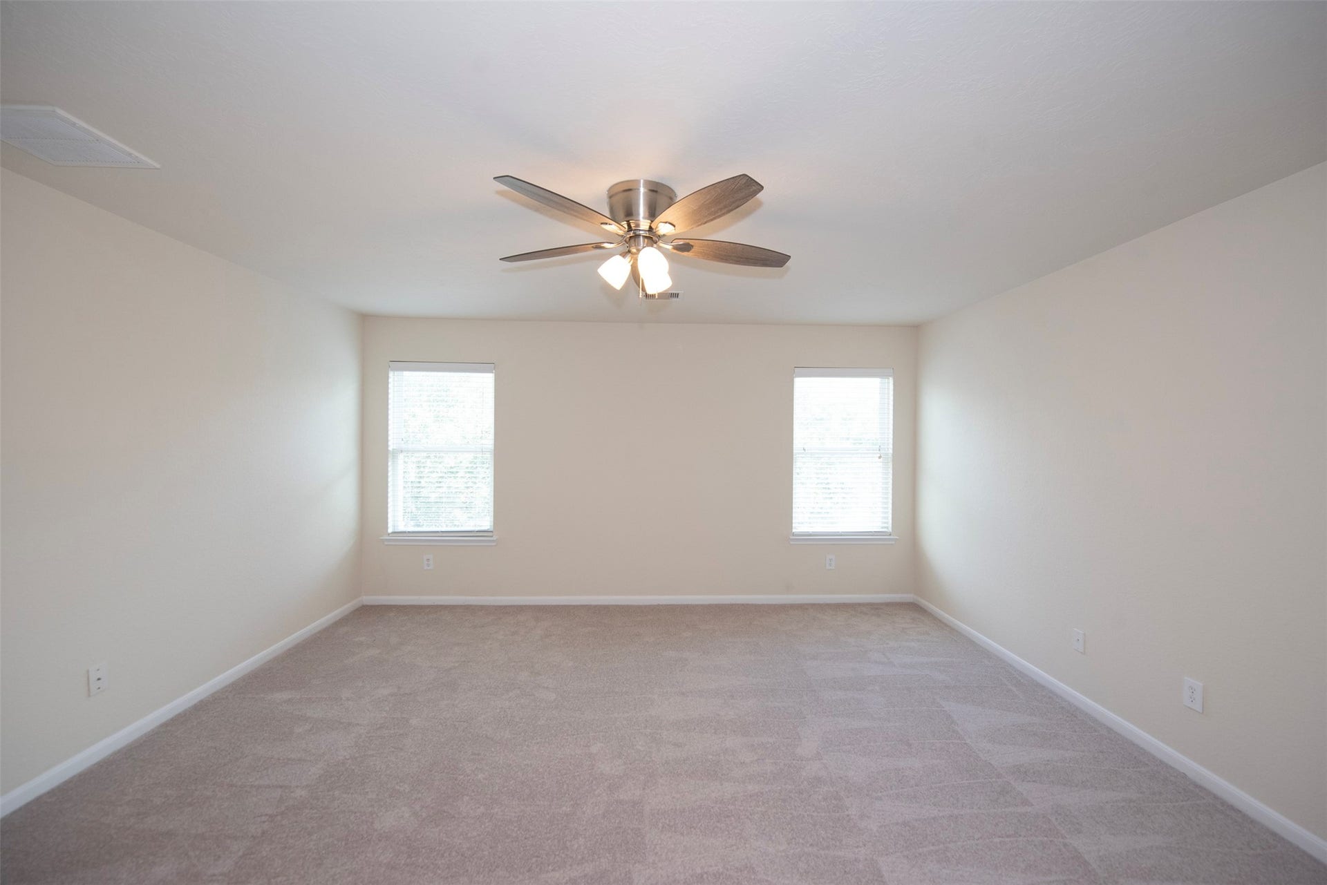 106 Easton Glen Lane, Dickinson, TX 77539 Master Bedroom is huge with ceiling fan located at the back of the home overlooking the backyard.