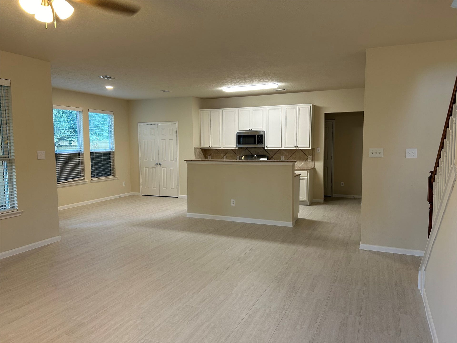 106 Easton Glen Lane, Dickinson, TX 77539 Open living room area...