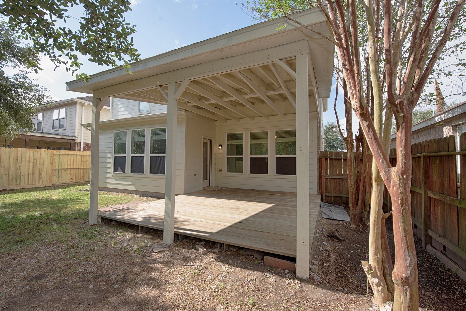 106 Easton Glen Lane, Dickinson, TX 77539 A closer look at the updated back deck from the yard. Side of the deck are gorgeous crepe myrtles. Certain to be gorgeous in the spring.
