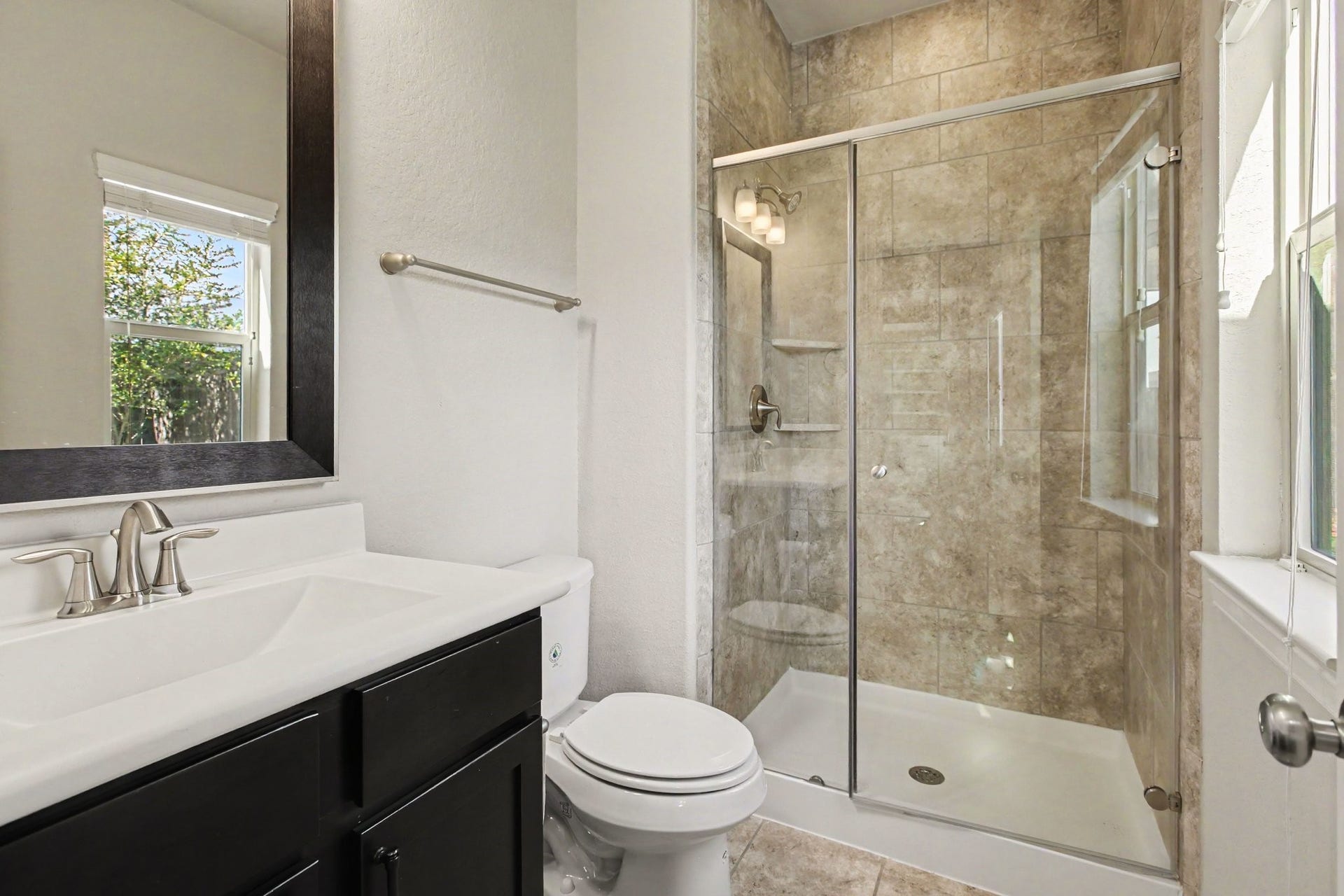 1506 Peyton Oaks Place, Houston, TX 77043 The downstairs bathroom