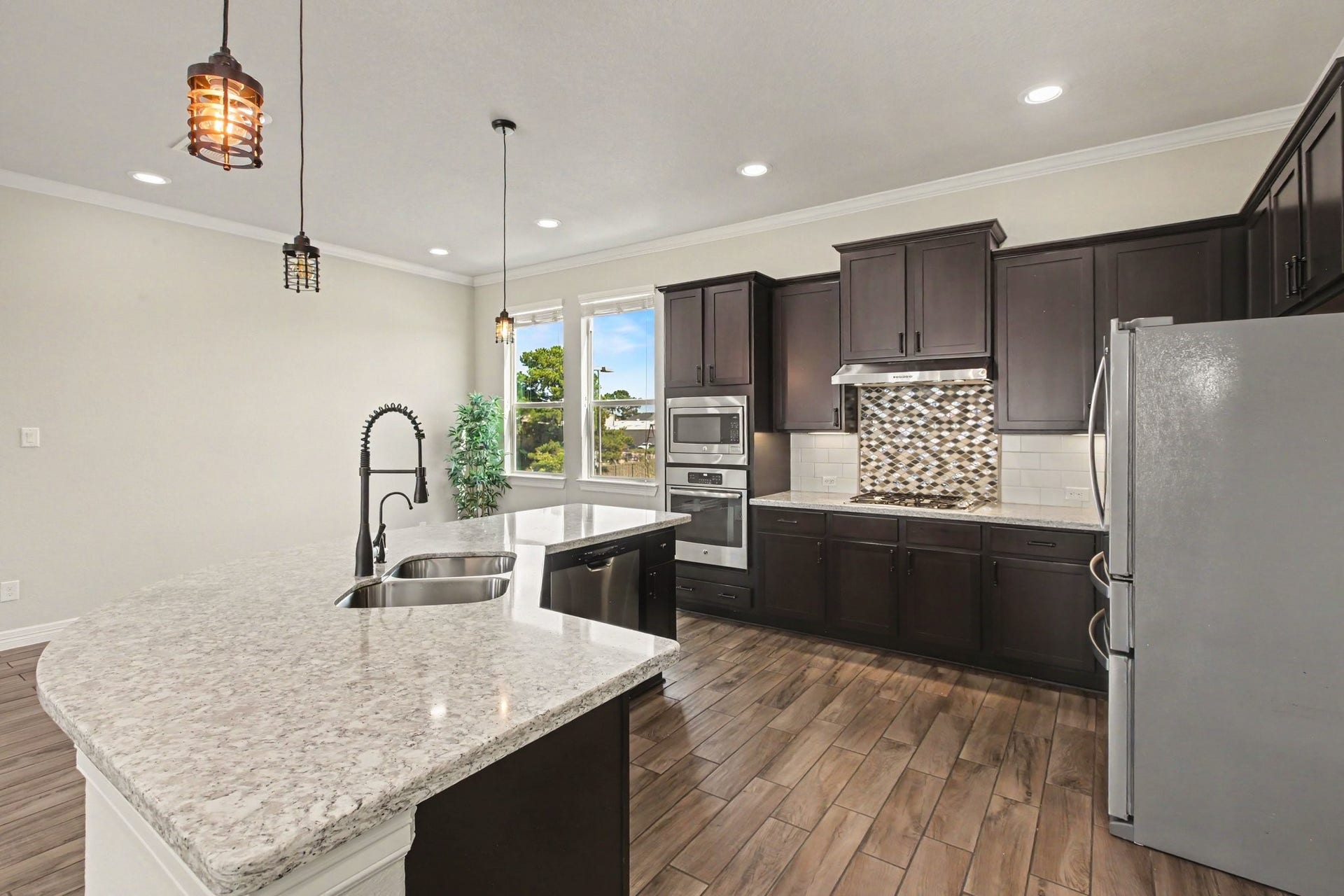 1506 Peyton Oaks Place, Houston, TX 77043 Spacious, open kitchen with large island, granite countertops, and stainless steel appliances