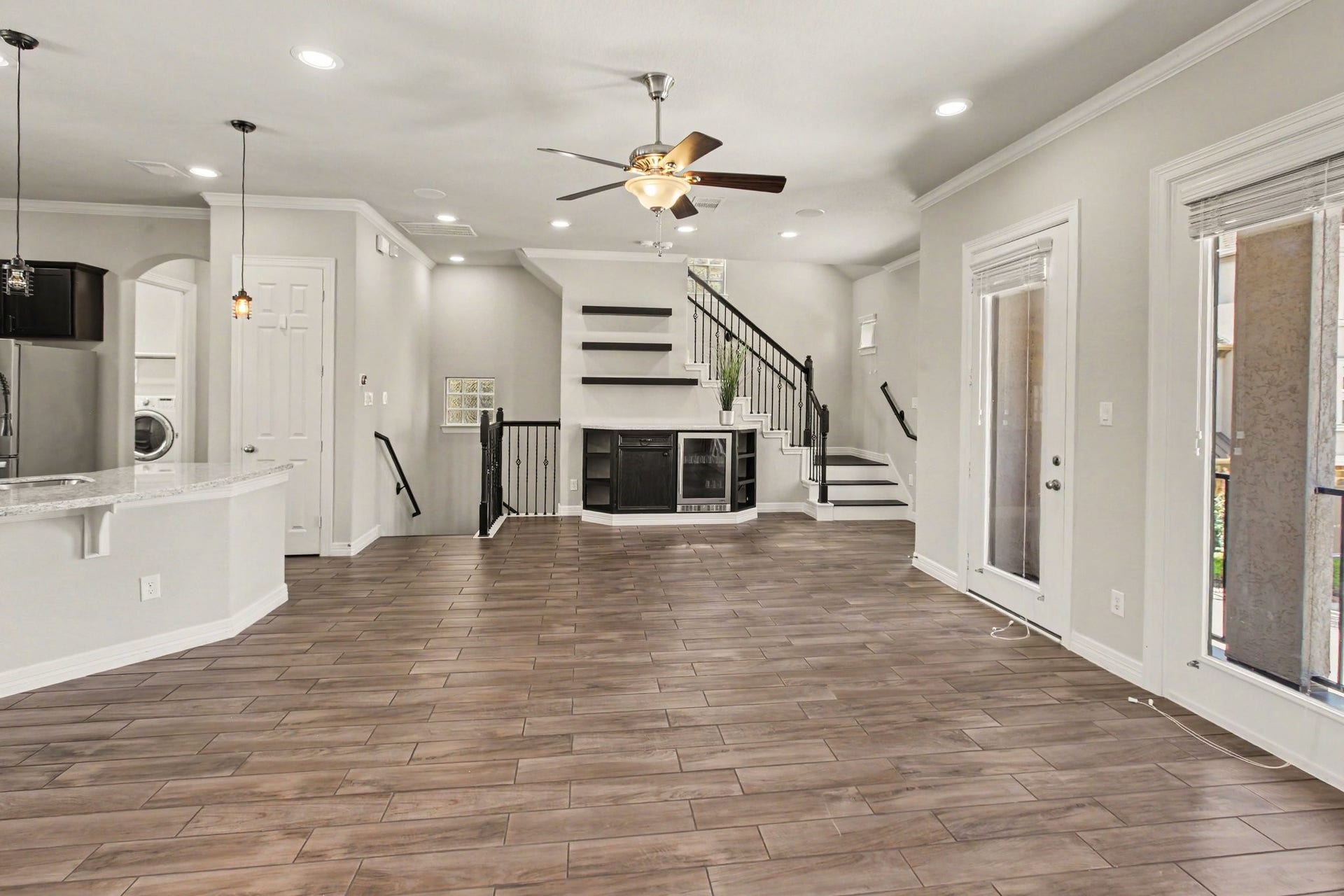 1506 Peyton Oaks Place, Houston, TX 77043 The spacious 2nd floor living area with bar and built-in beverage refrigerator