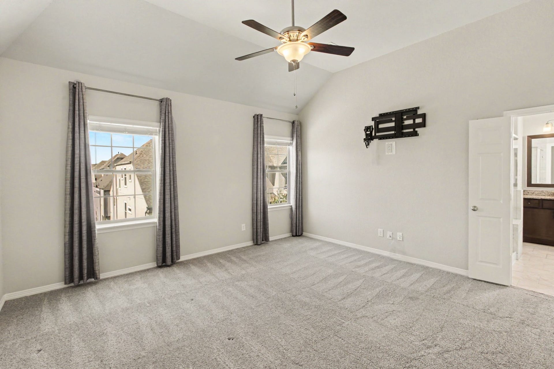 1506 Peyton Oaks Place, Houston, TX 77043 The spacious primary bedroom on the 3rd floor