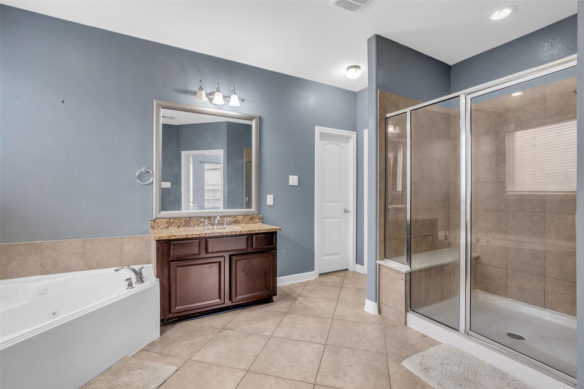 7 Ember Branch Drive, Missouri City, TX 77459 An oversized walk-in glass shower with a built-in bench offers a spa-style start to the day.