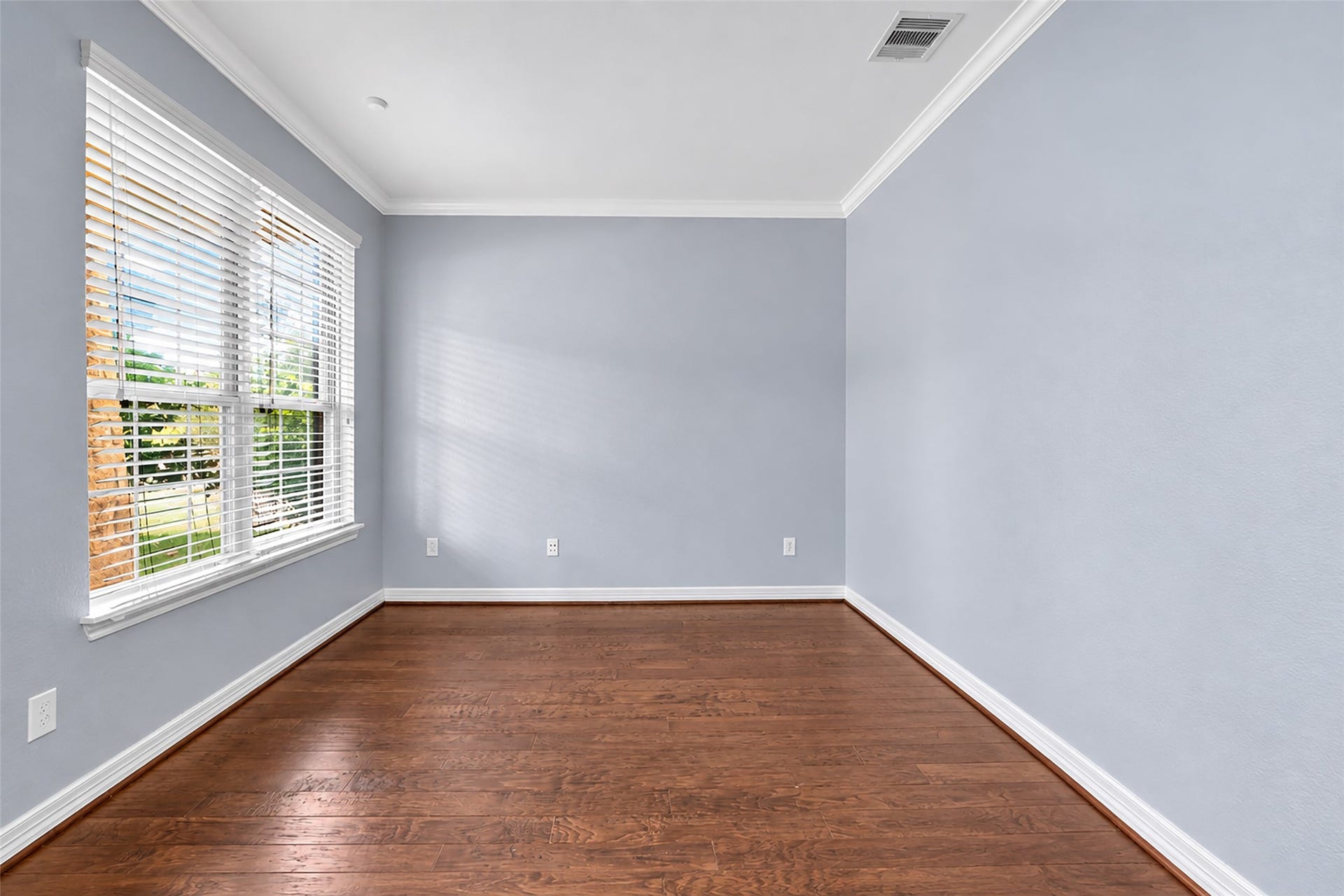 7 Ember Branch Drive, Missouri City, TX 77459 The office/flex room near the entry, with wood floors and natural light, ready for a home office.