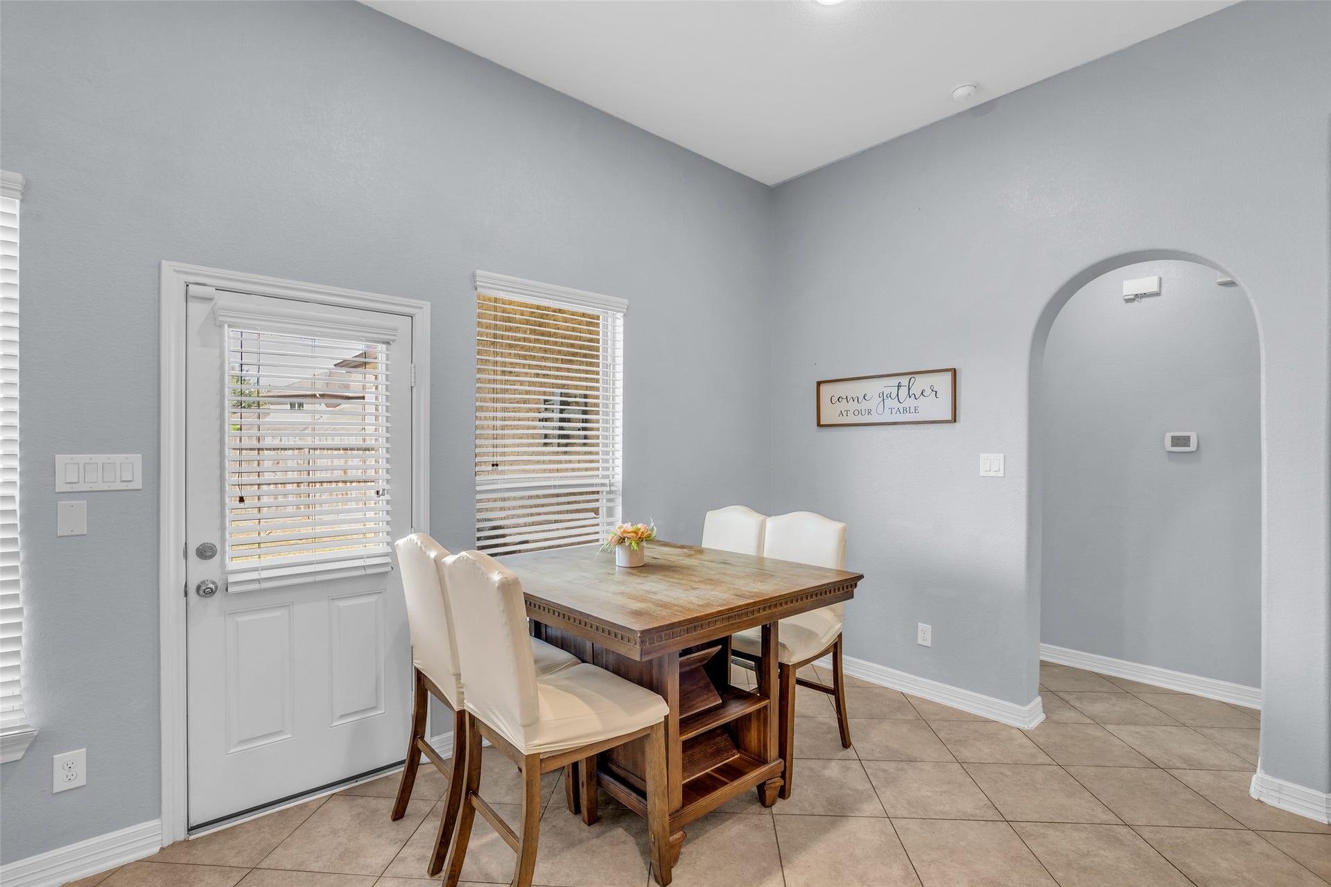 7 Ember Branch Drive, Missouri City, TX 77459 Start the morning in the breakfast area, with a door to the backyard and an arched opening to the rest of the home.