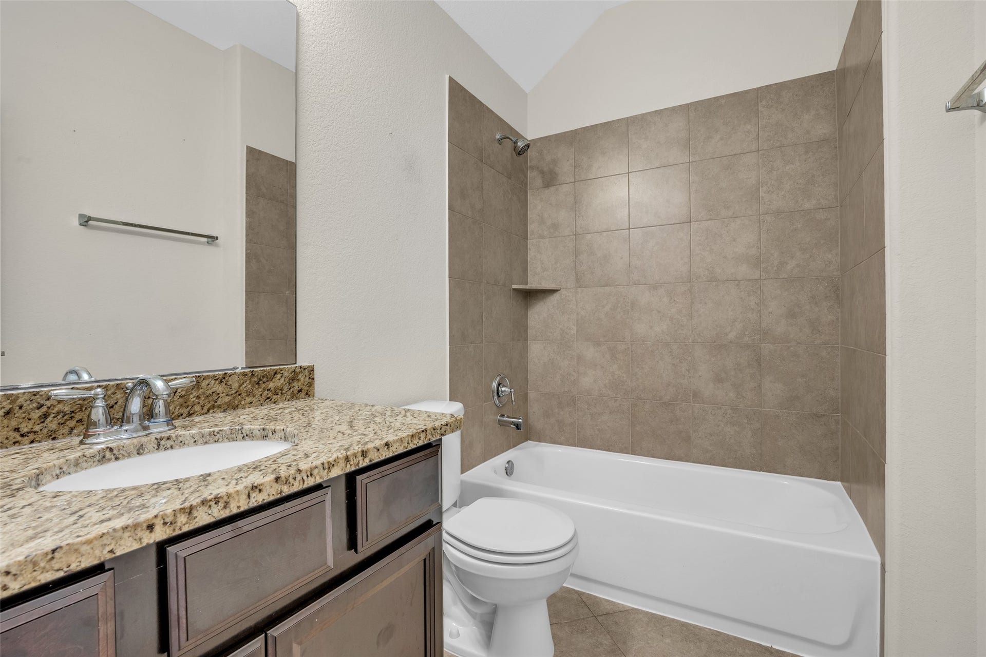 7 Ember Branch Drive, Missouri City, TX 77459 An upstairs bath with a granite vanity and tiled tub/shower, conveniently near the secondary bedrooms.