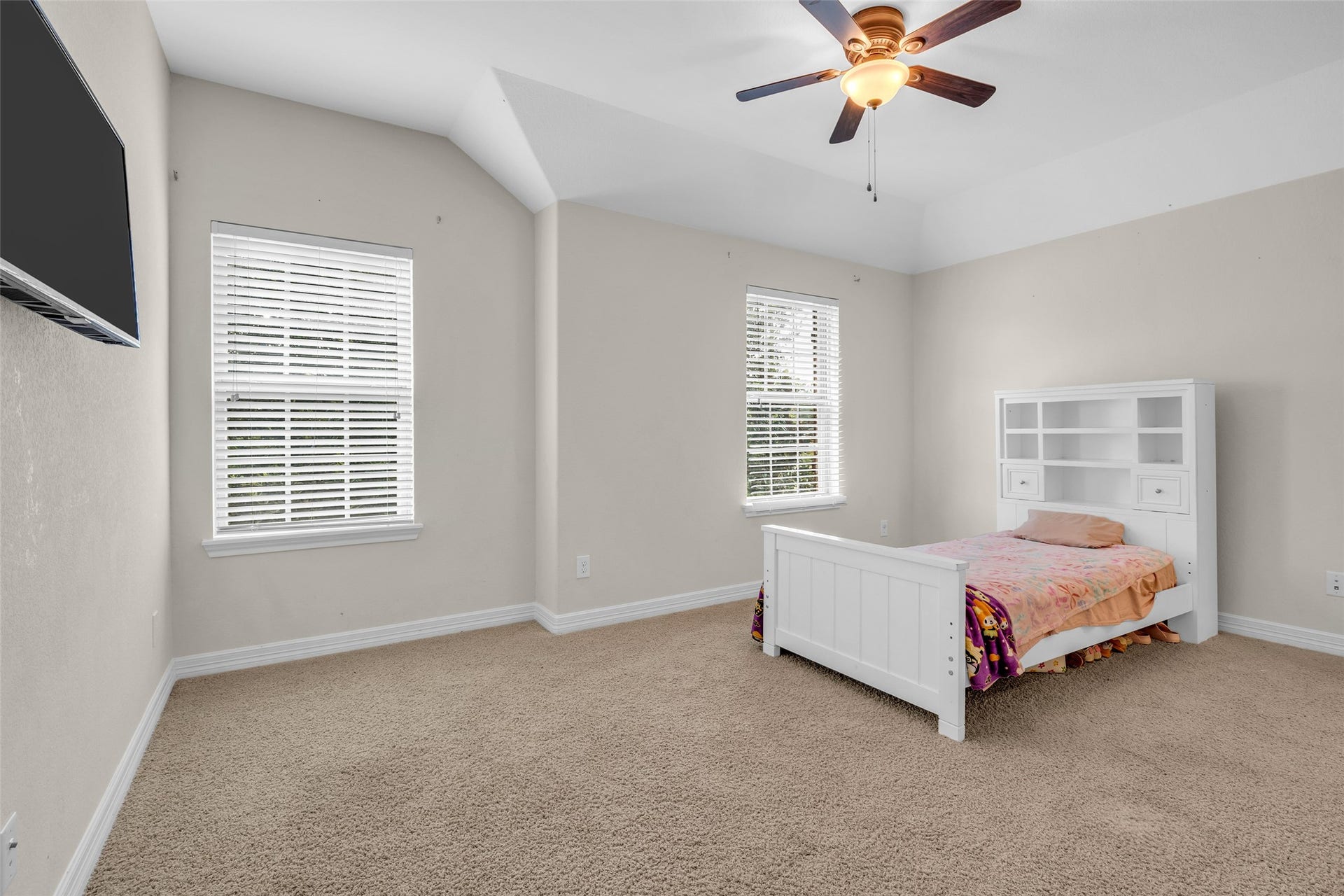 7 Ember Branch Drive, Missouri City, TX 77459 A bright secondary bedroom with two windows and a ceiling fan.