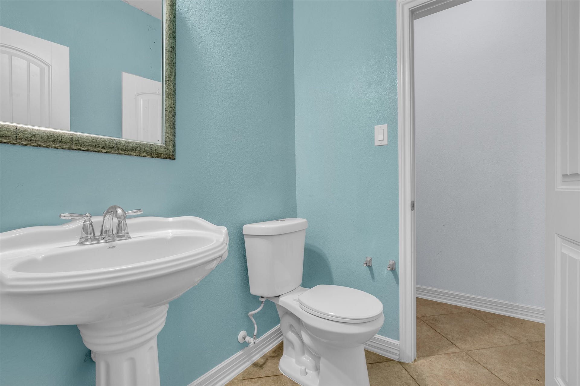 7 Ember Branch Drive, Missouri City, TX 77459 A first-floor powder room so guests never have to head upstairs.