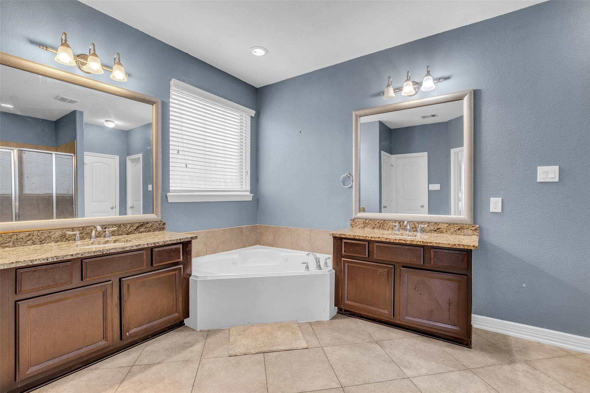 7 Ember Branch Drive, Missouri City, TX 77459 Unwind in the jetted corner tub, with dual vanities so mornings never mean waiting your turn.