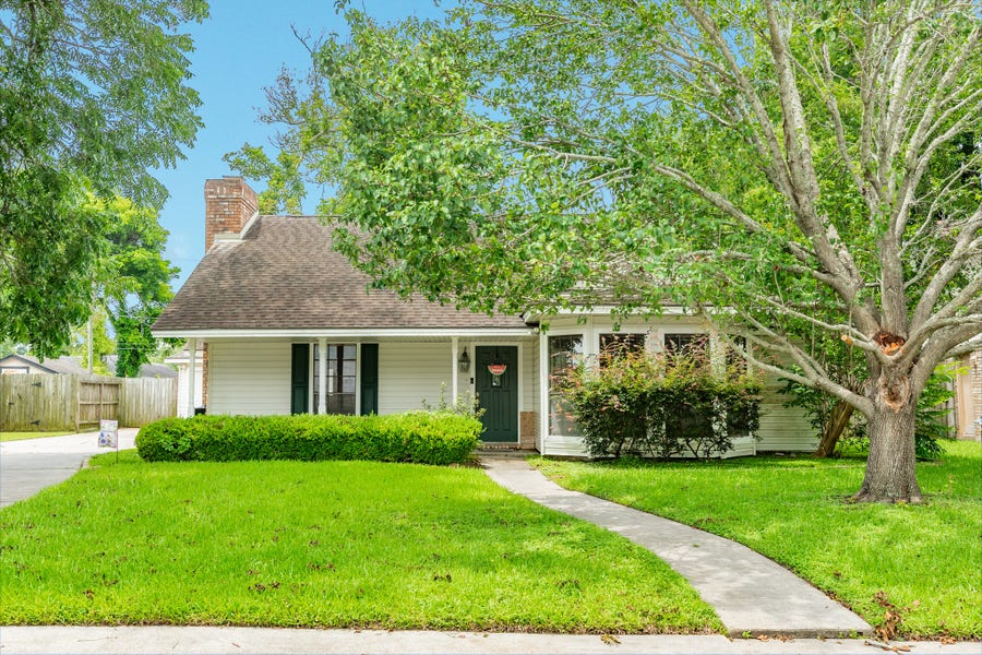 Property photo for 107 Mistletoe Street, Lake Jackson, TX