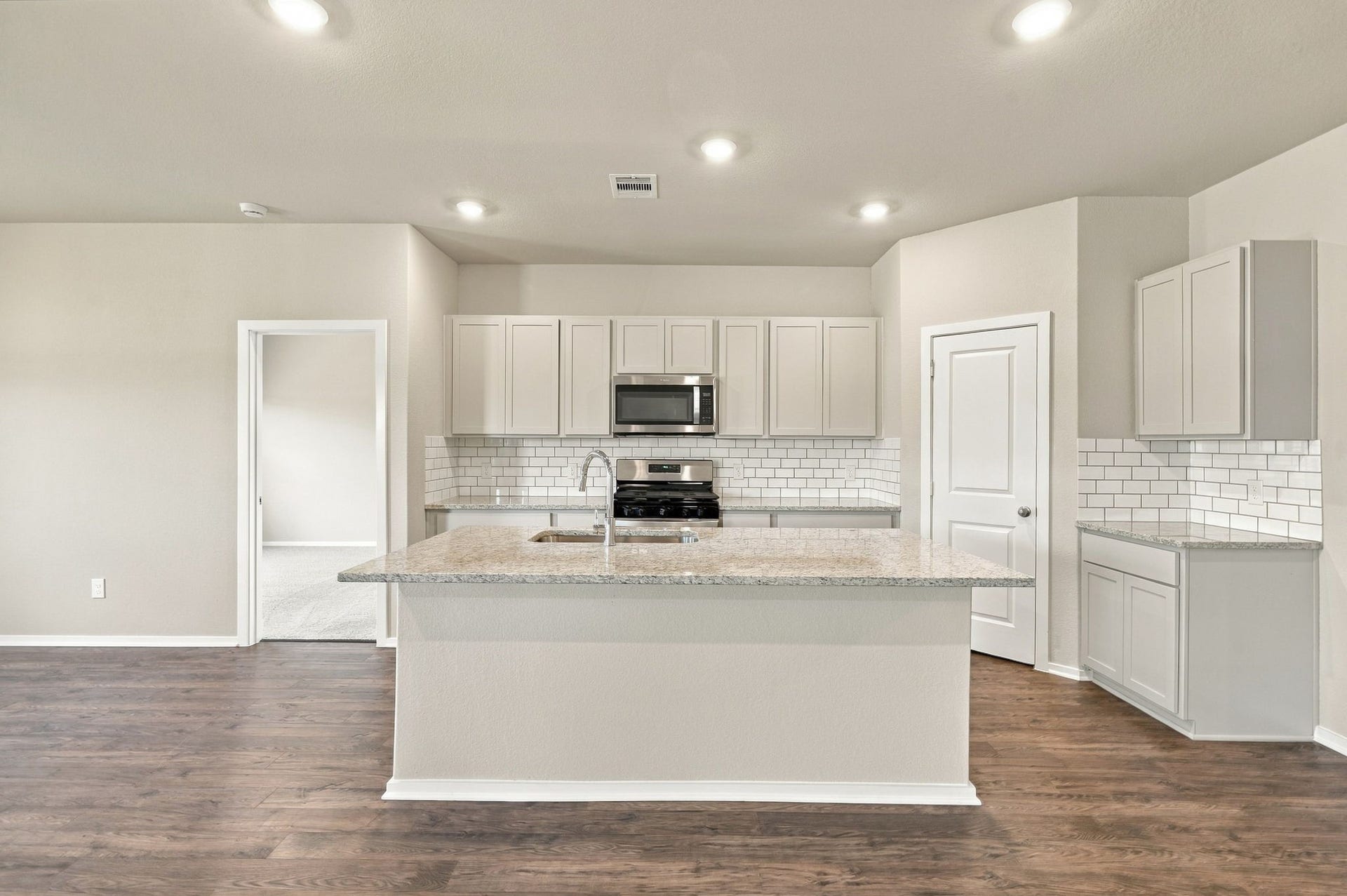 1911 Starlight Street, Angleton, TX 77515