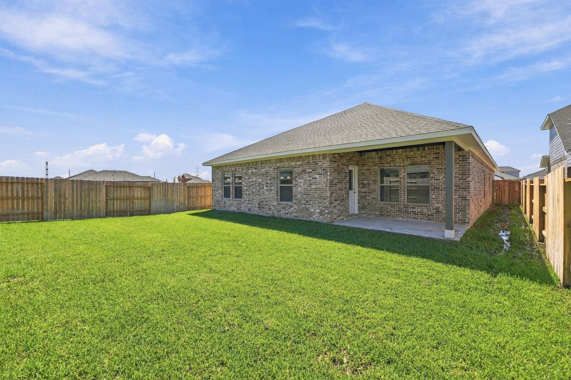 1911 Starlight Street, Angleton, TX 77515