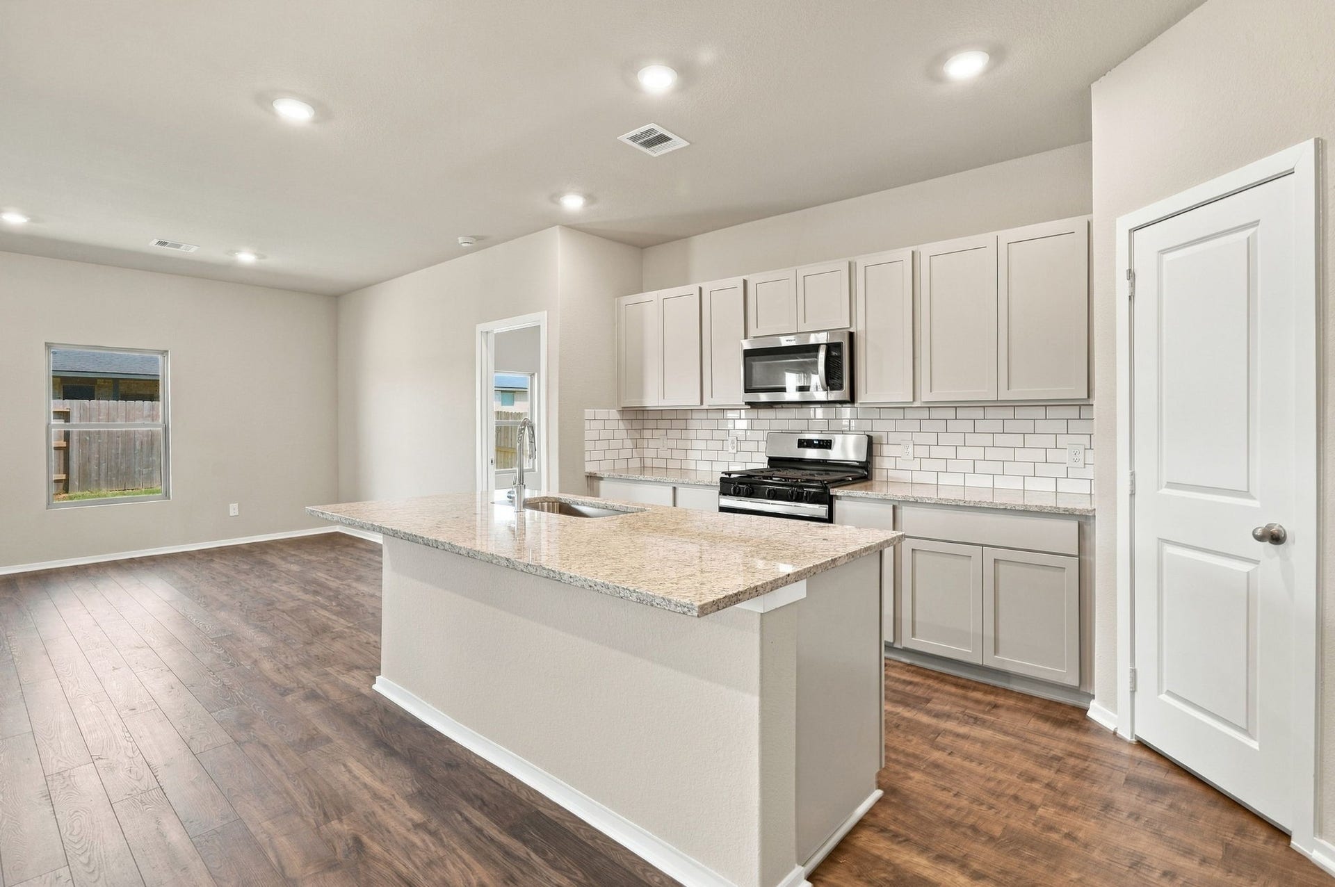 1911 Starlight Street, Angleton, TX 77515