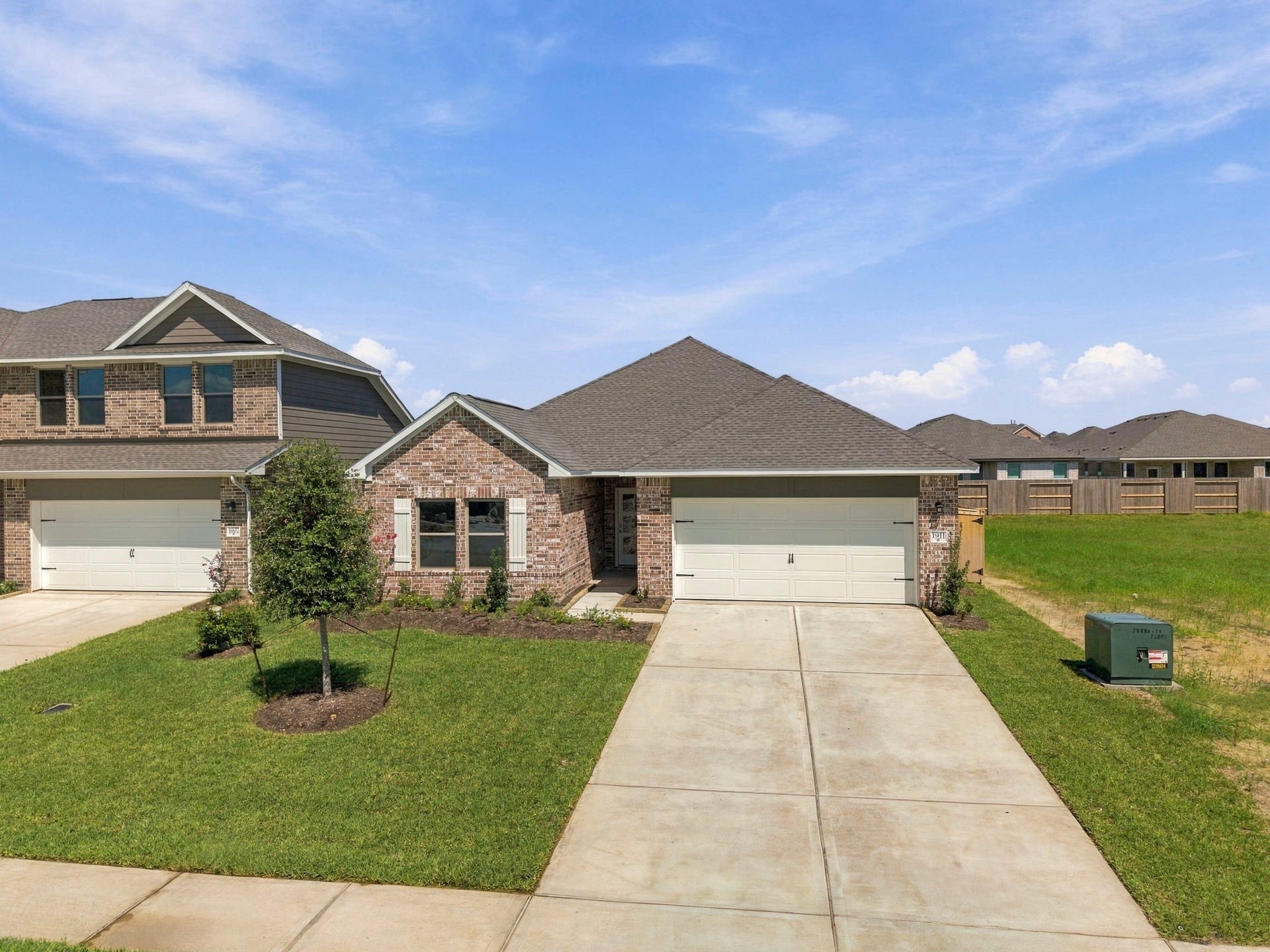 1911 Starlight Street, Angleton, TX 77515