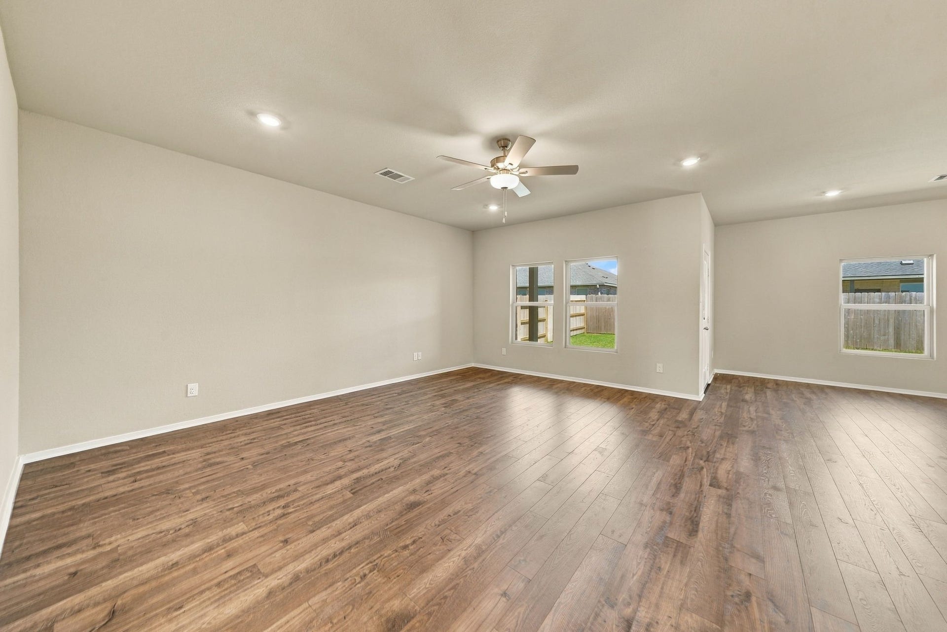 1911 Starlight Street, Angleton, TX 77515