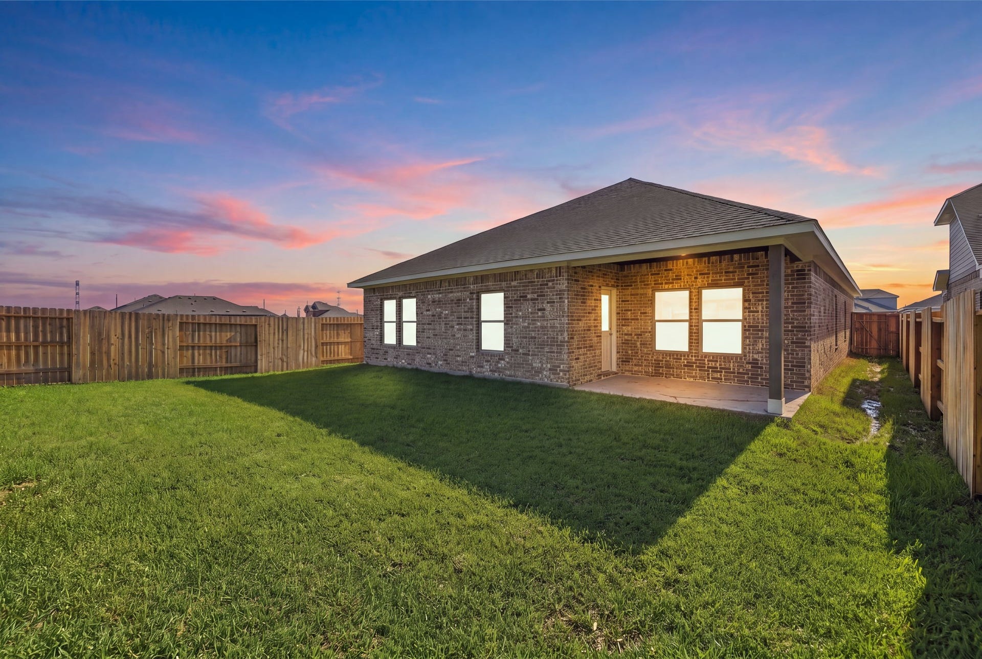 1911 Starlight Street, Angleton, TX 77515