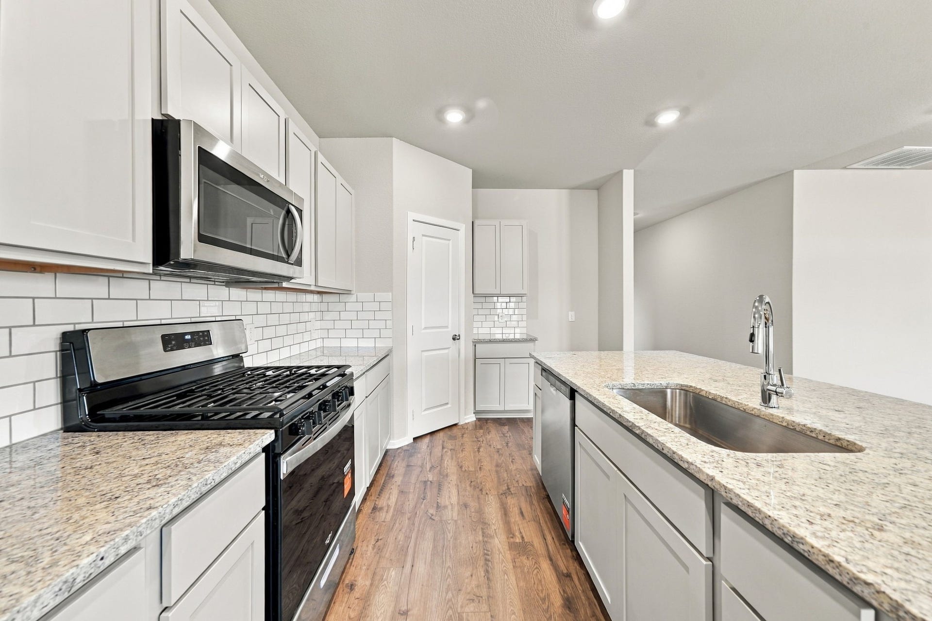 1911 Starlight Street, Angleton, TX 77515