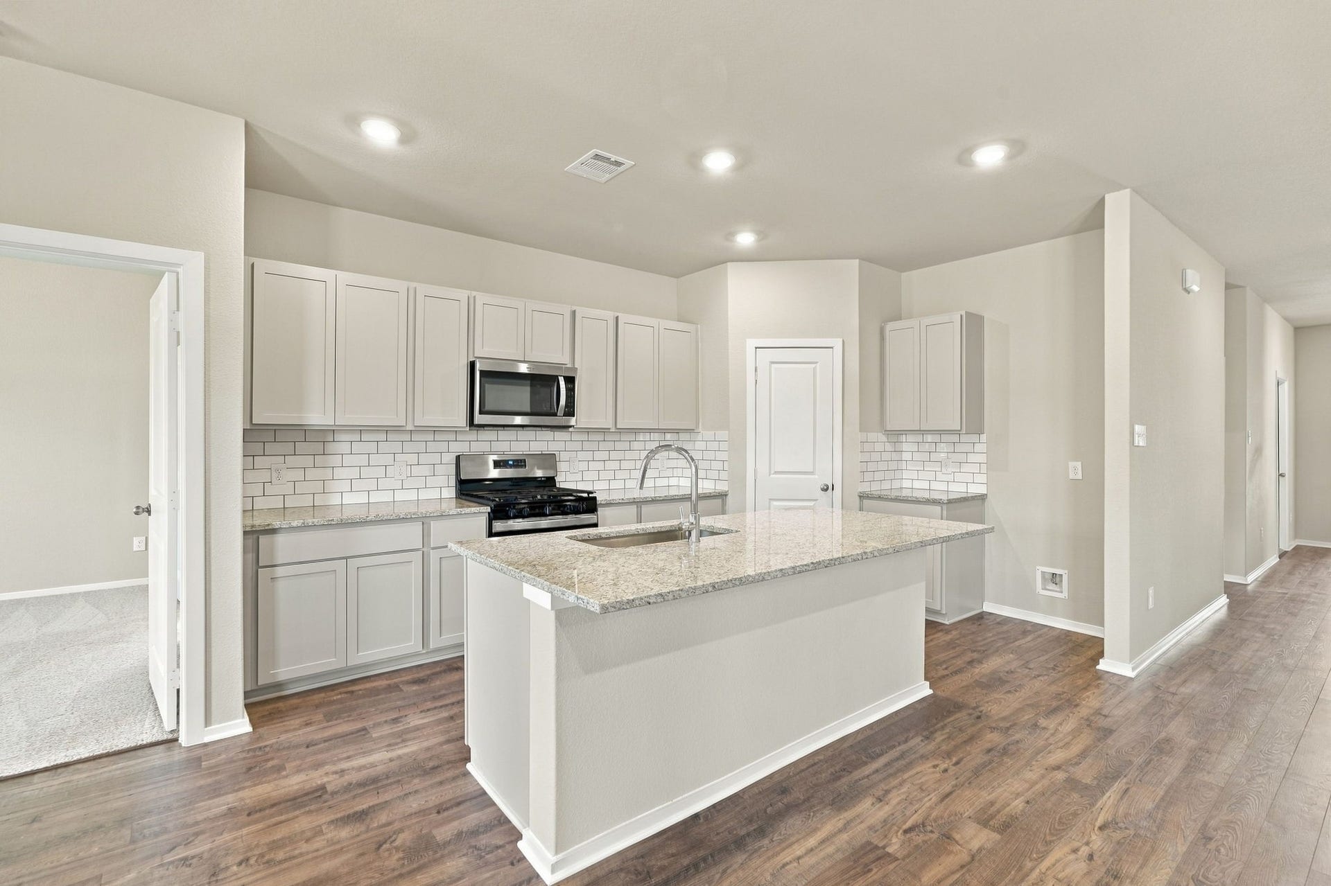 1911 Starlight Street, Angleton, TX 77515