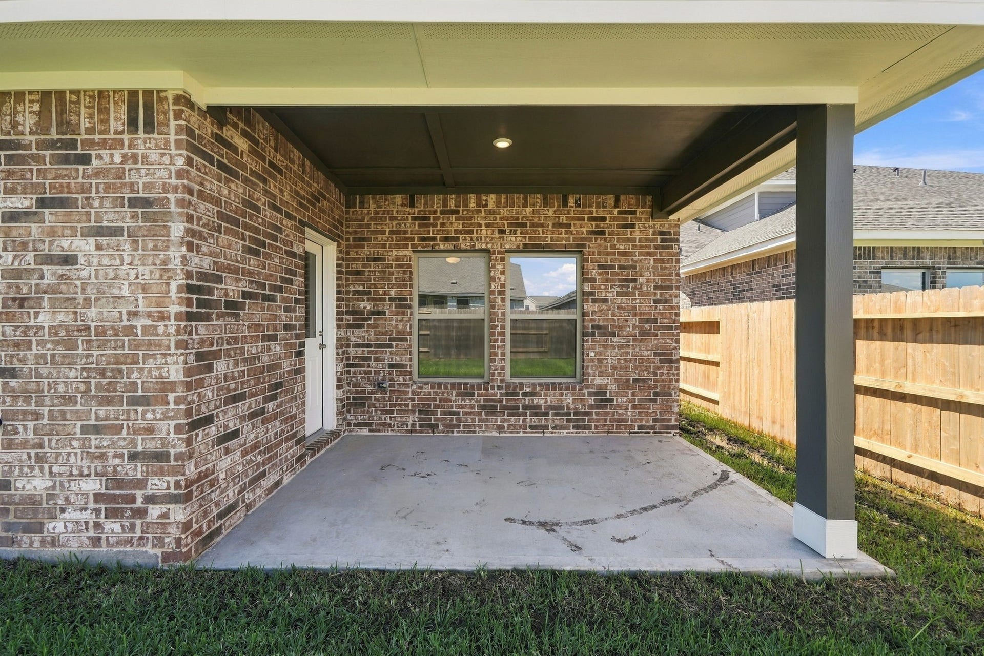 1911 Starlight Street, Angleton, TX 77515