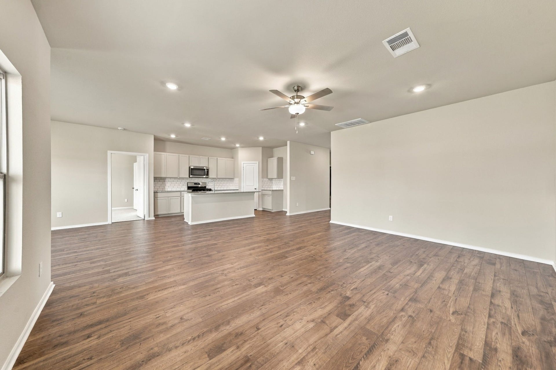 1911 Starlight Street, Angleton, TX 77515