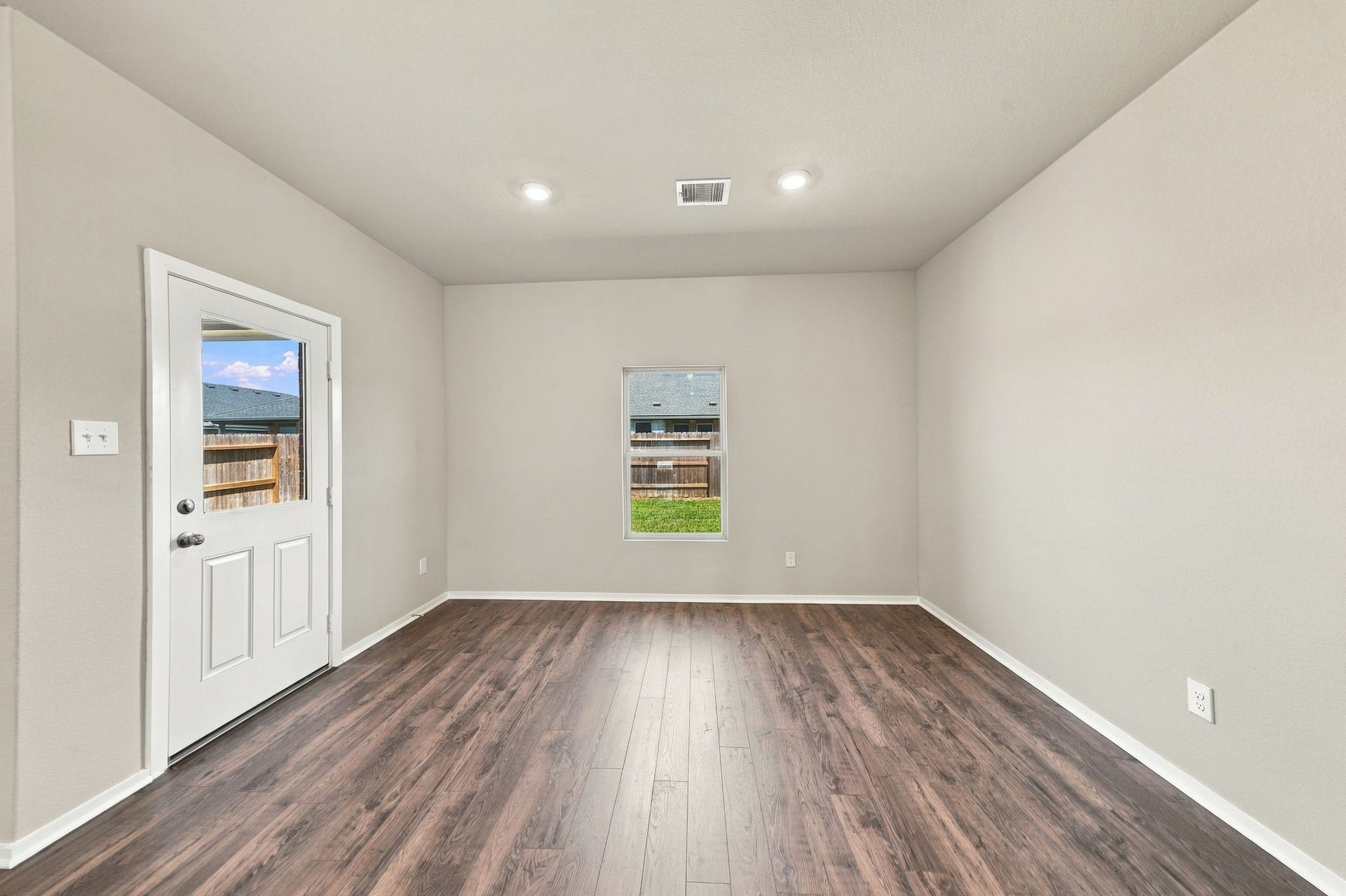1911 Starlight Street, Angleton, TX 77515