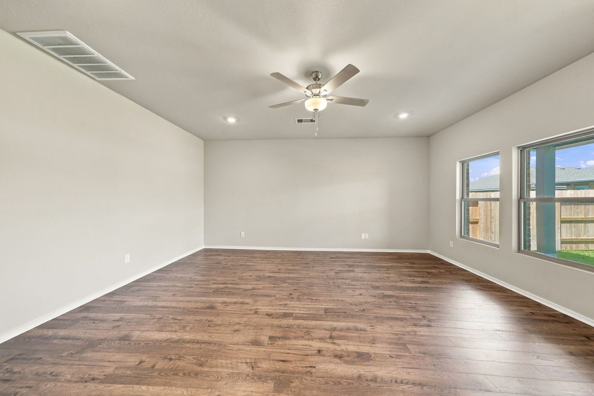 1911 Starlight Street, Angleton, TX 77515