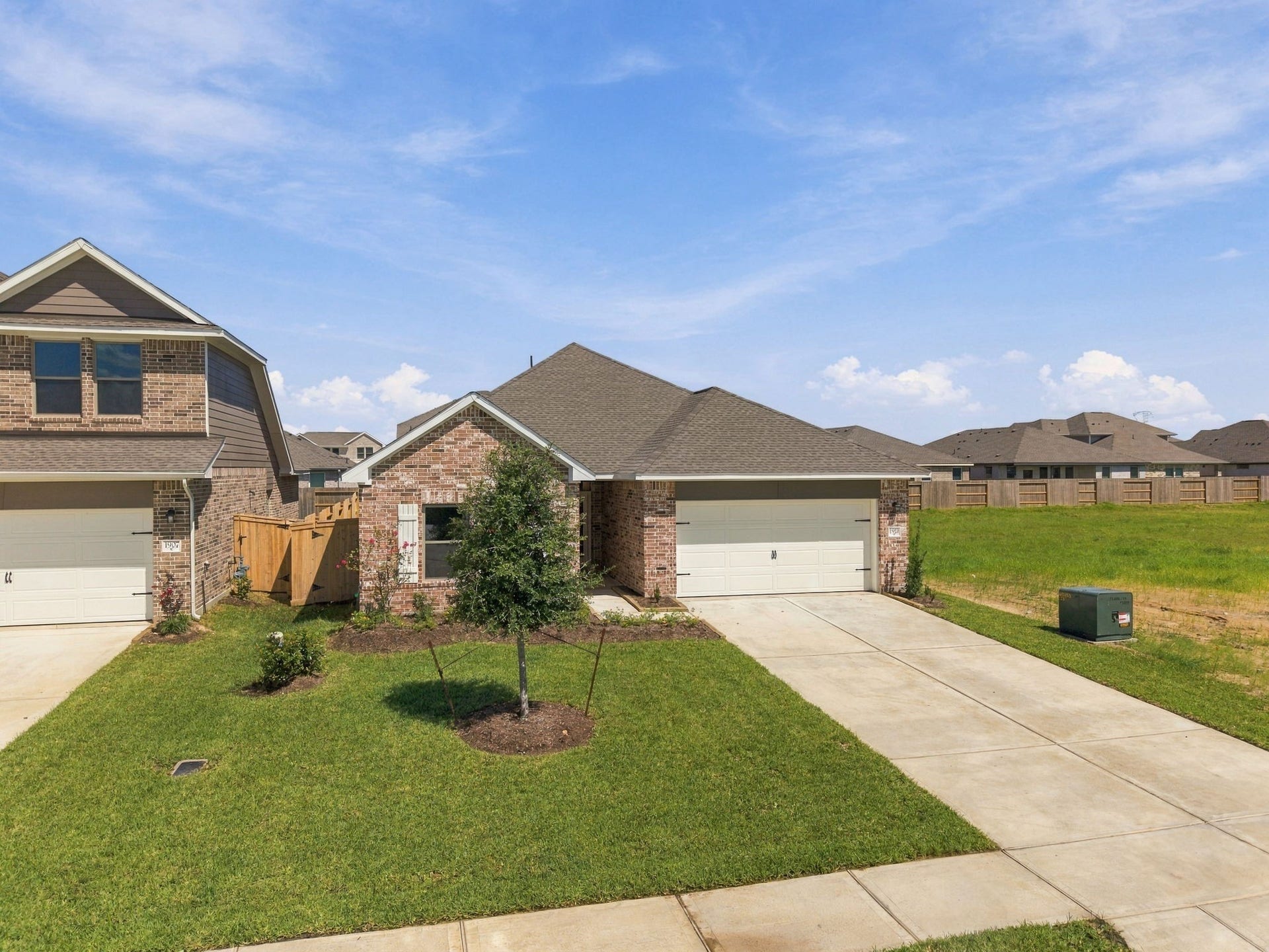 1911 Starlight Street, Angleton, TX 77515