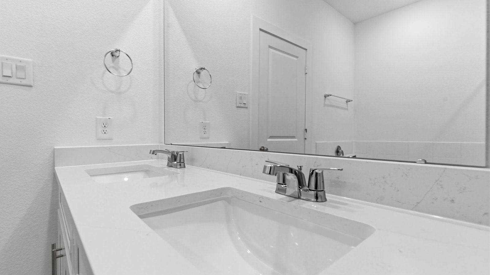 3406 Horseshoe Trail Lane, League City, TX 77511 Modern primary bathroom with double vanities, quartz countertops, and a glass-enclosed shower with a walk-in closet.