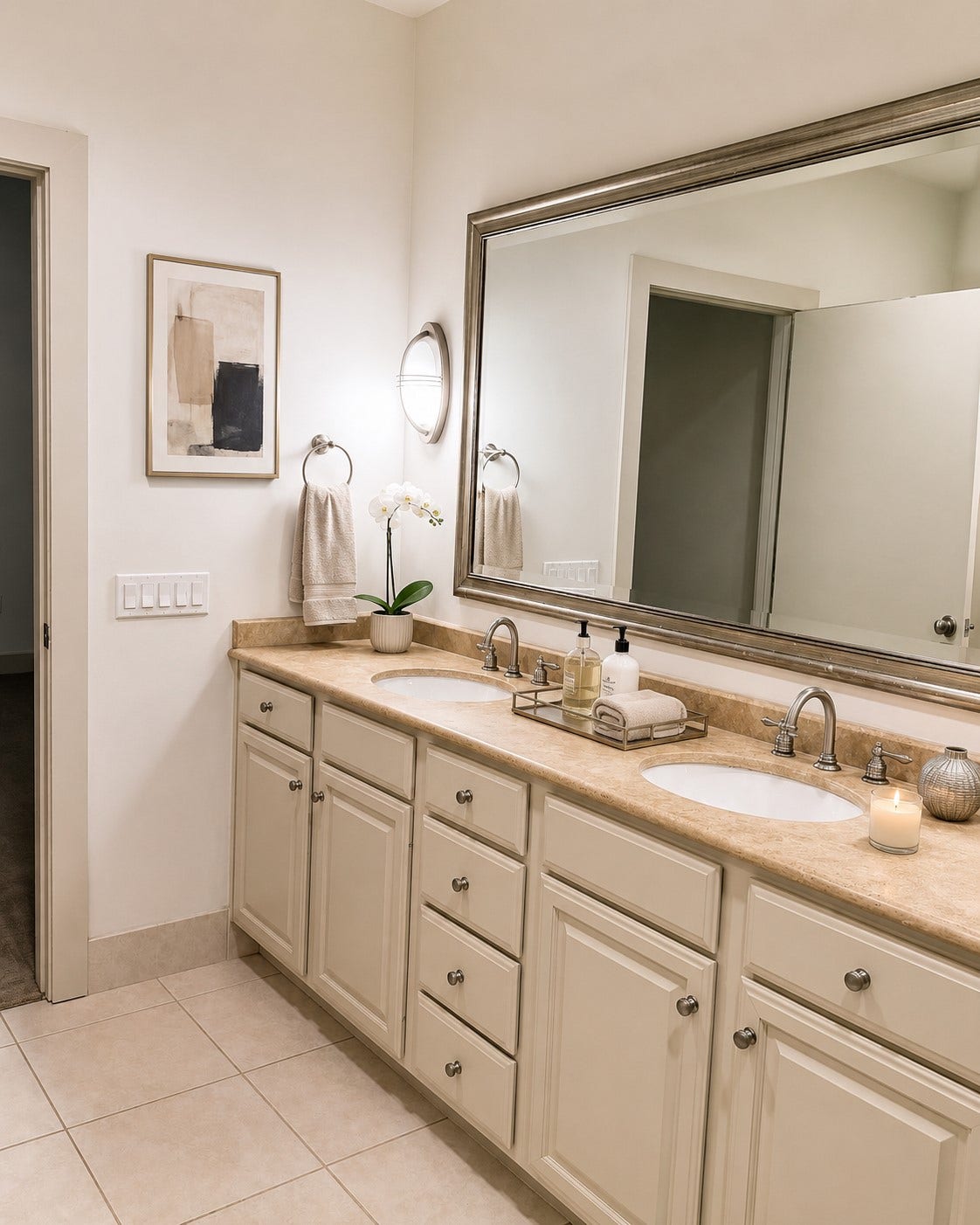 4899 Montrose Boulevard, #1009, Houston, TX 77006 Note the extra storage in the vanity area, oversized framed mirror and frameless walk-in shower. Separate deep soaking tub.