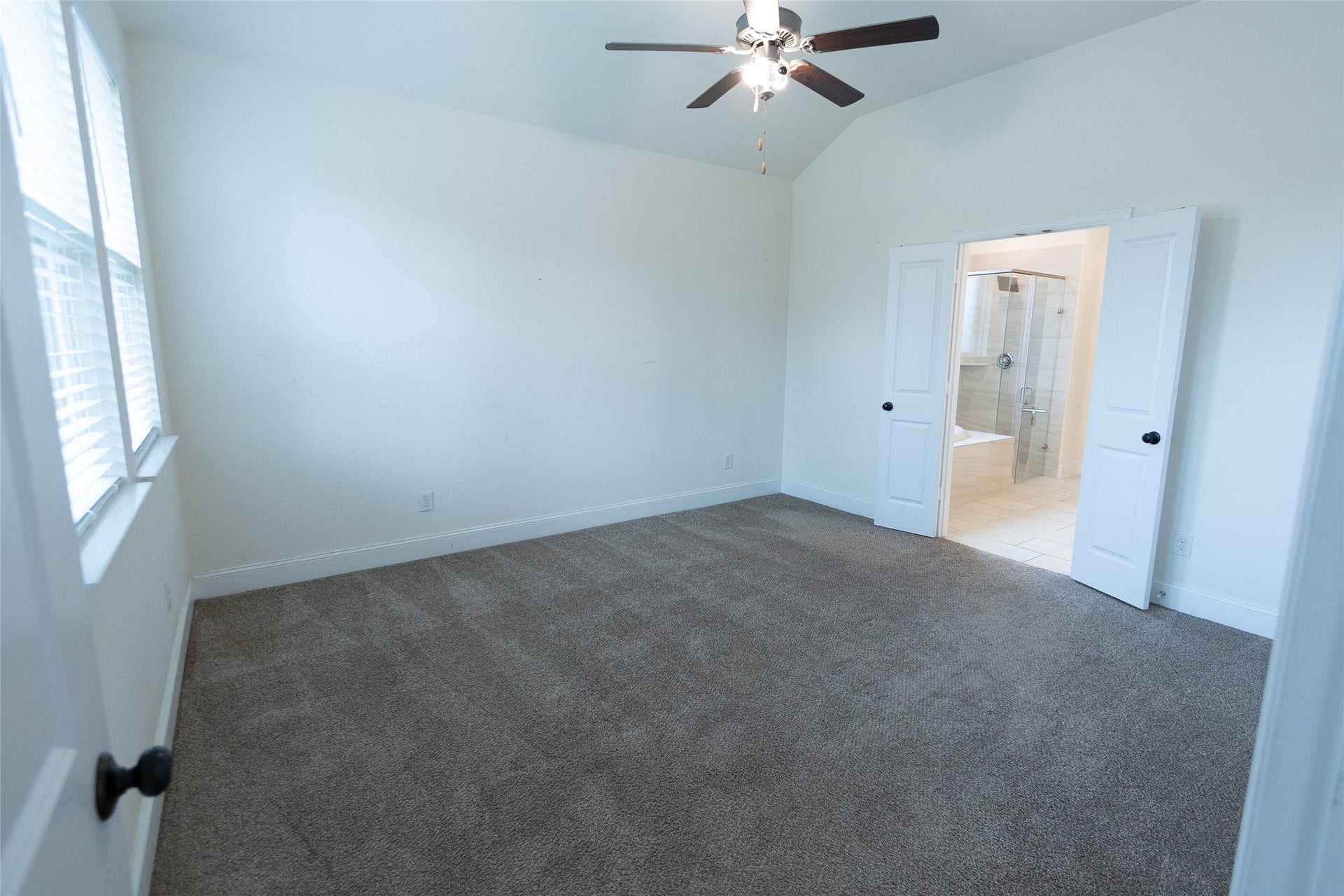 HUGE PRIMARY BEDROOM