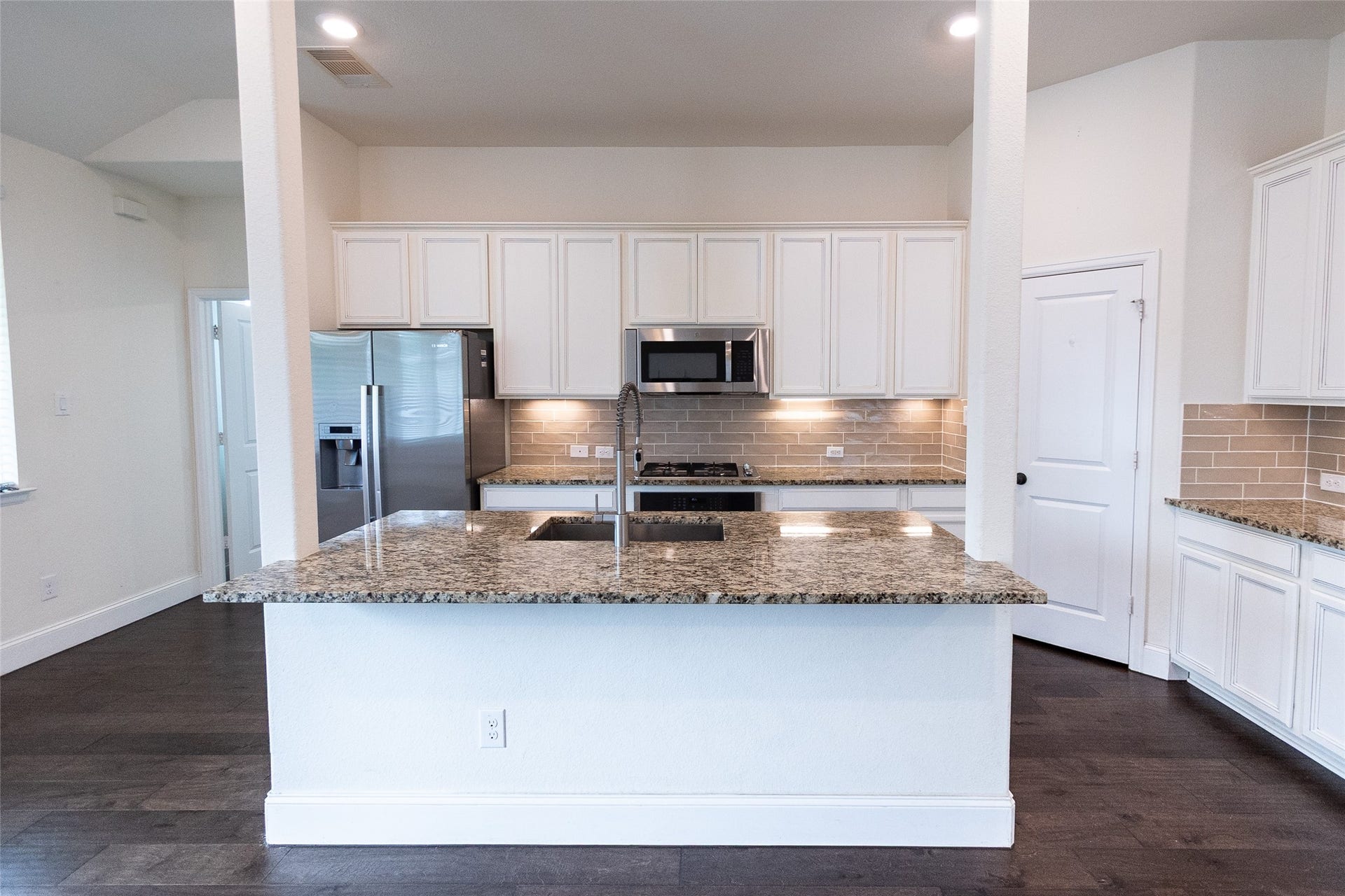 ALMOST PERFECT CONDITION GRANITE COUNTERS