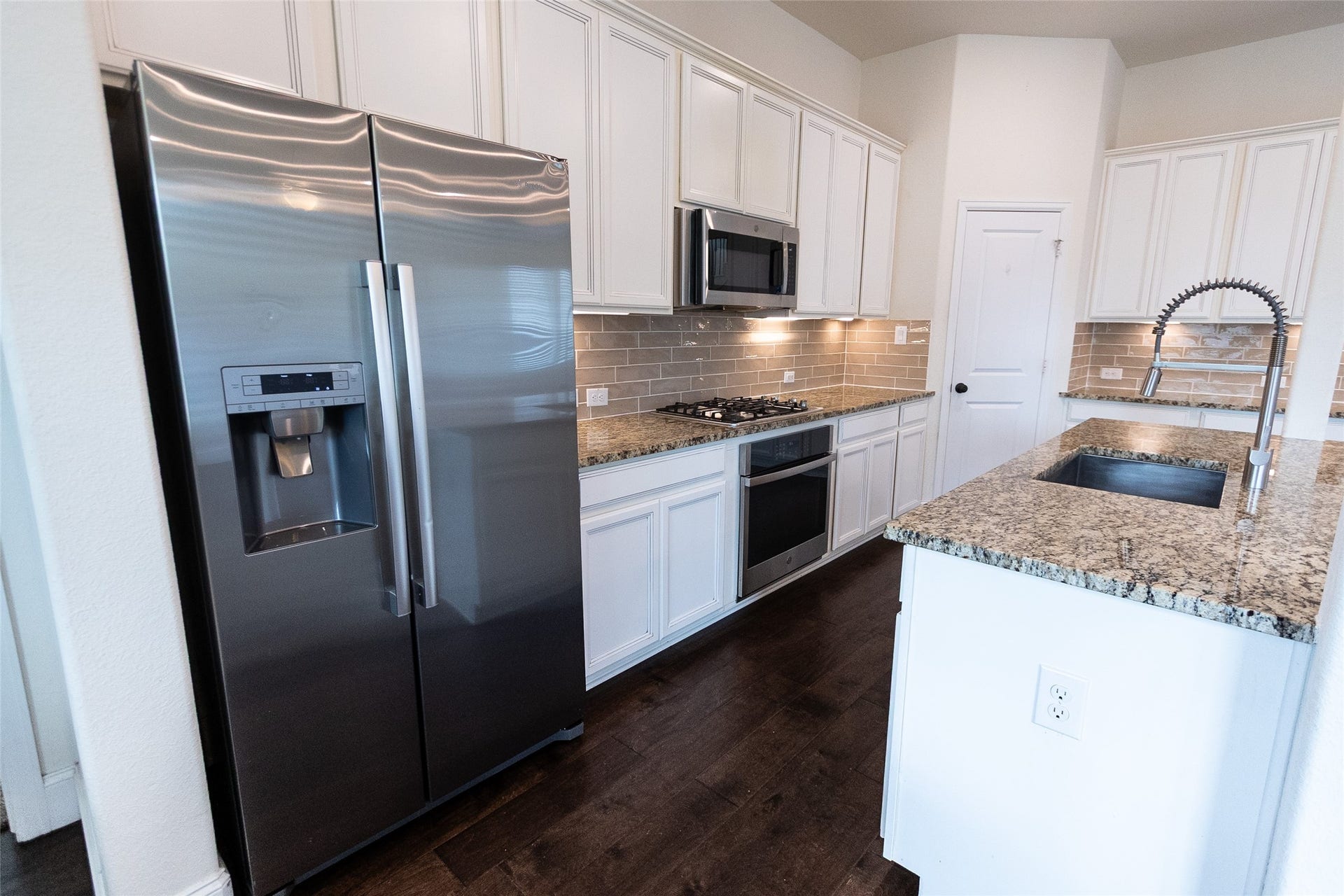 FRIDGE, STOVE MIRCROWAVE AND DISHWASHER INCLUDED
