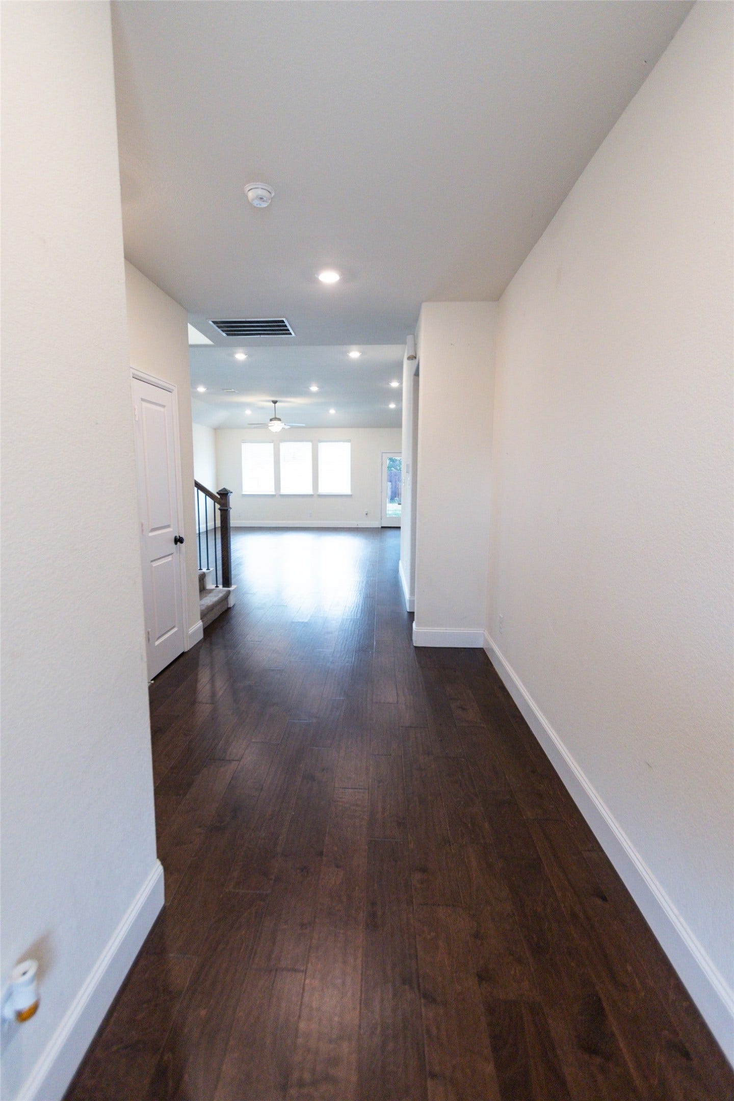 ENTRY / FOYER