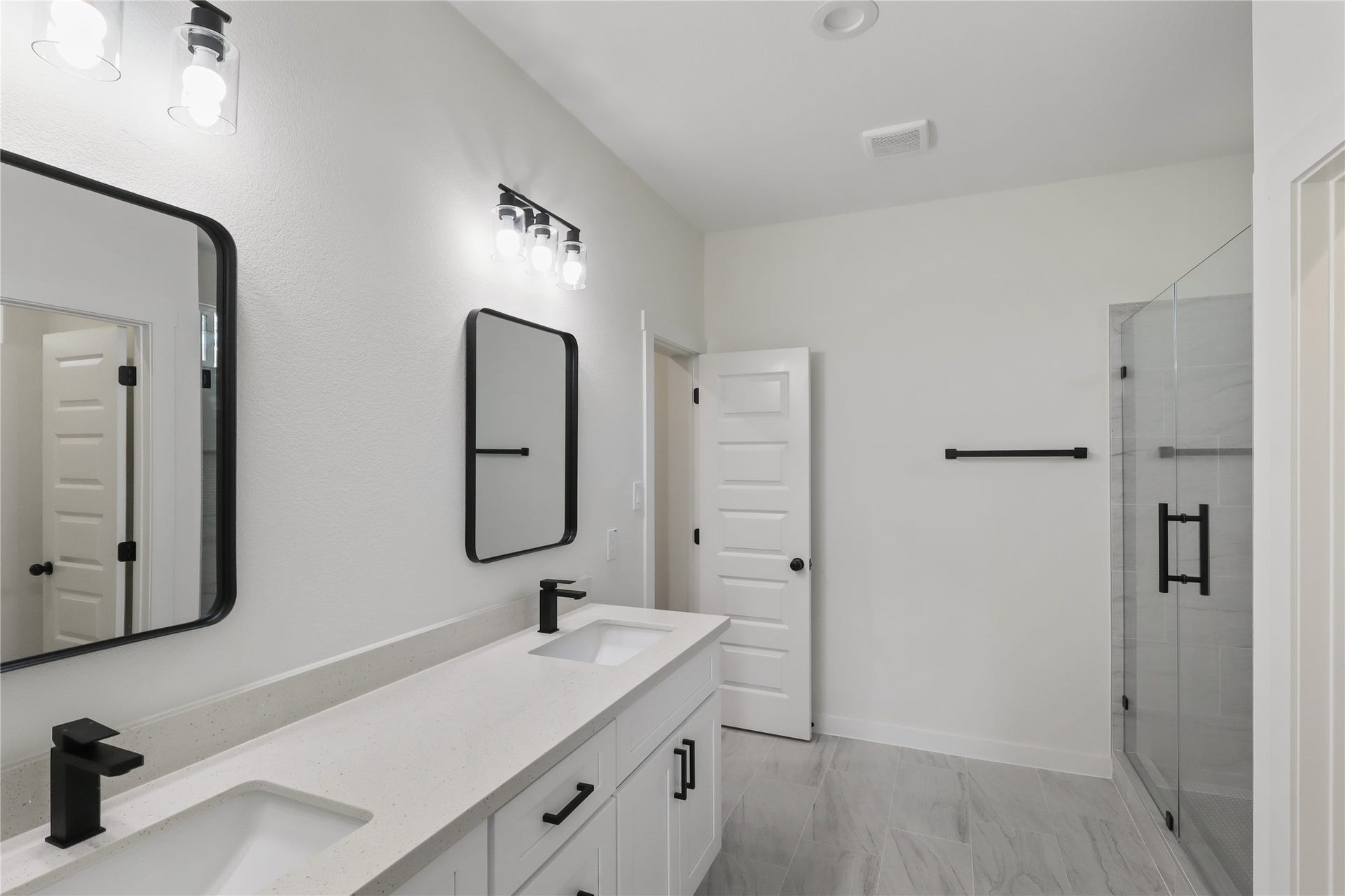 5815 Woodrow Street, Texas City, TX 77591 Double sink in primary Bathroom
