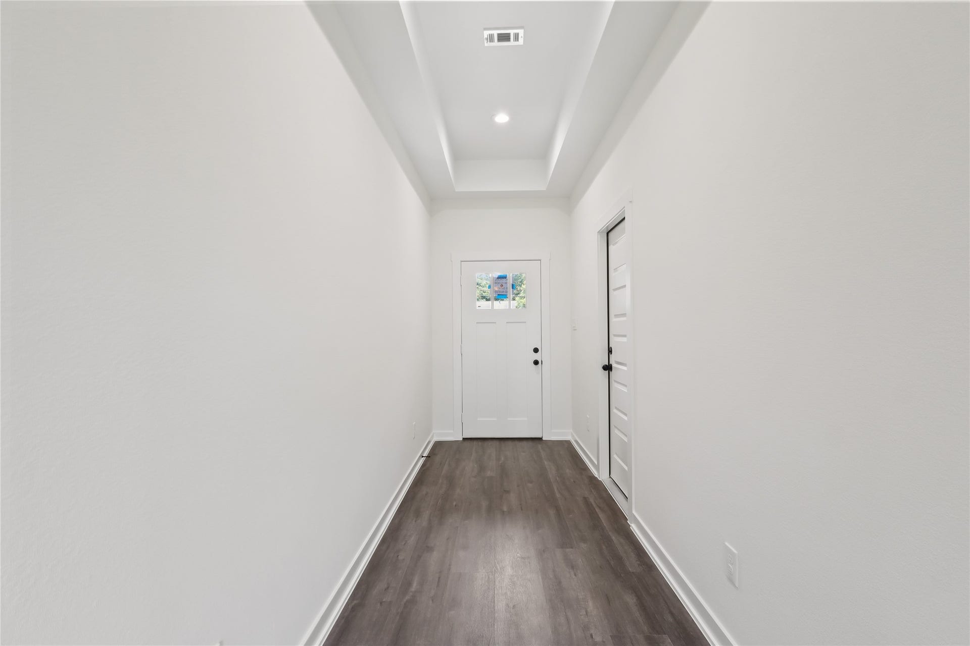 5815 Woodrow Street, Texas City, TX 77591 Entrance with high ceiling